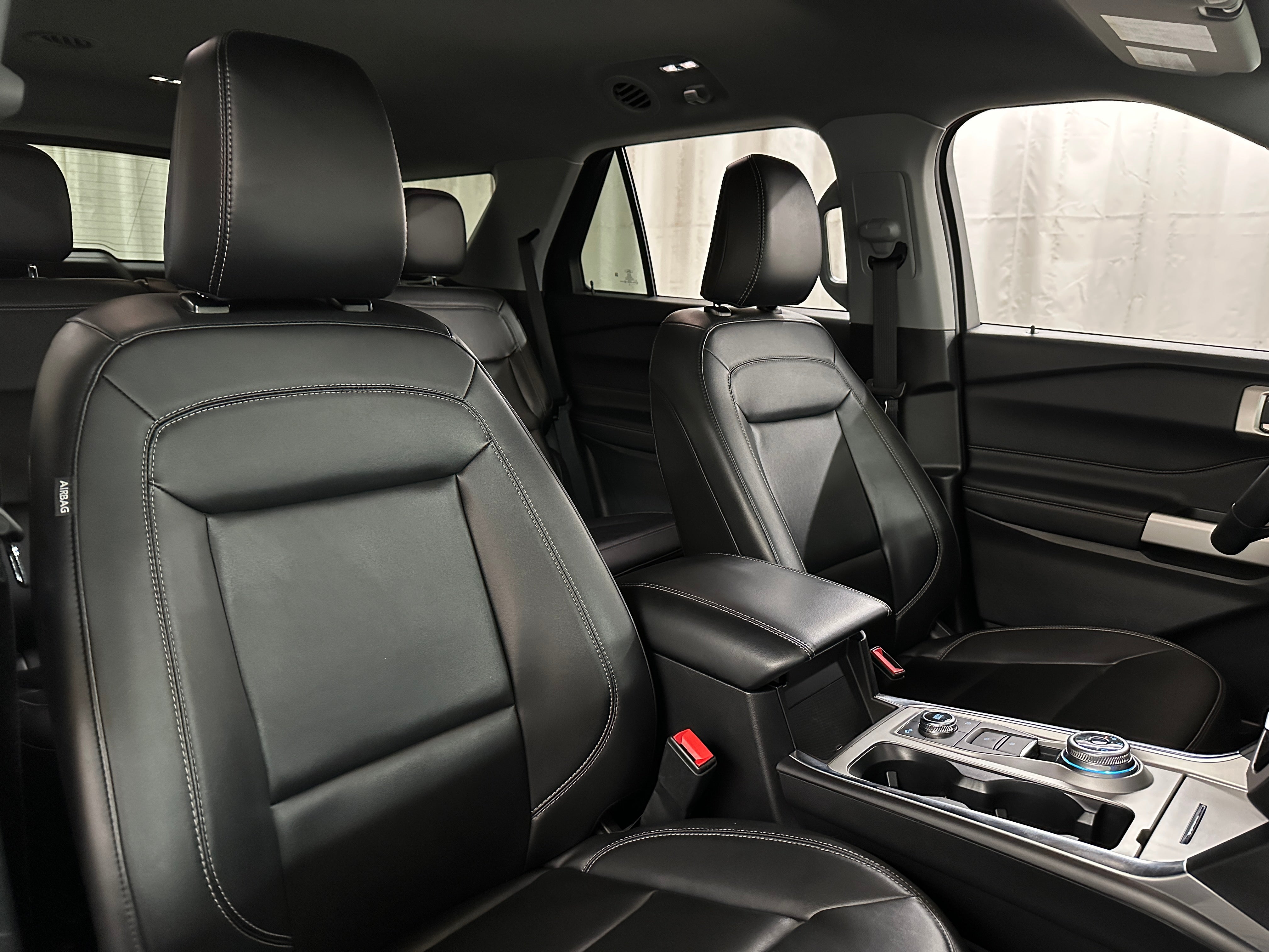 2024 Ford Explorer XLT 2