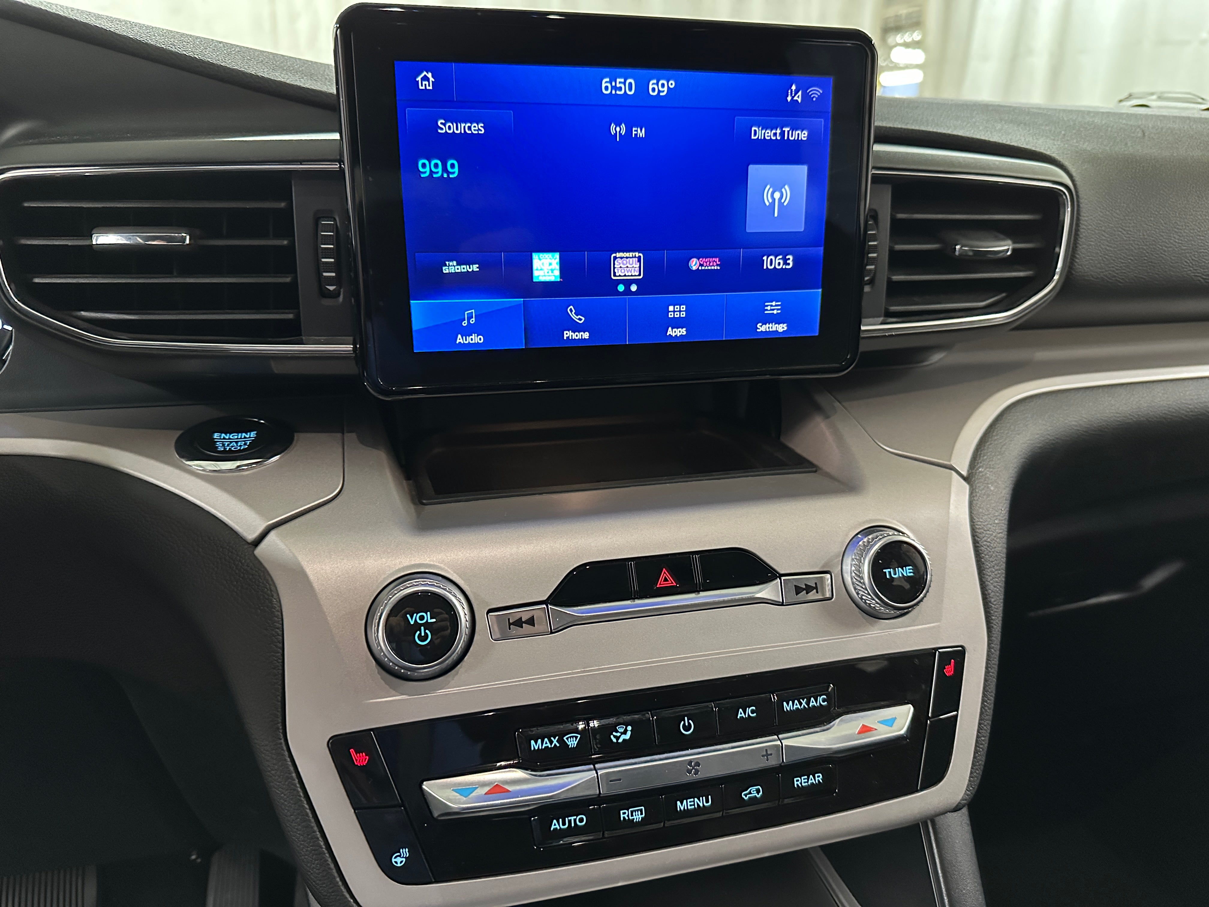 2024 Ford Explorer XLT 4