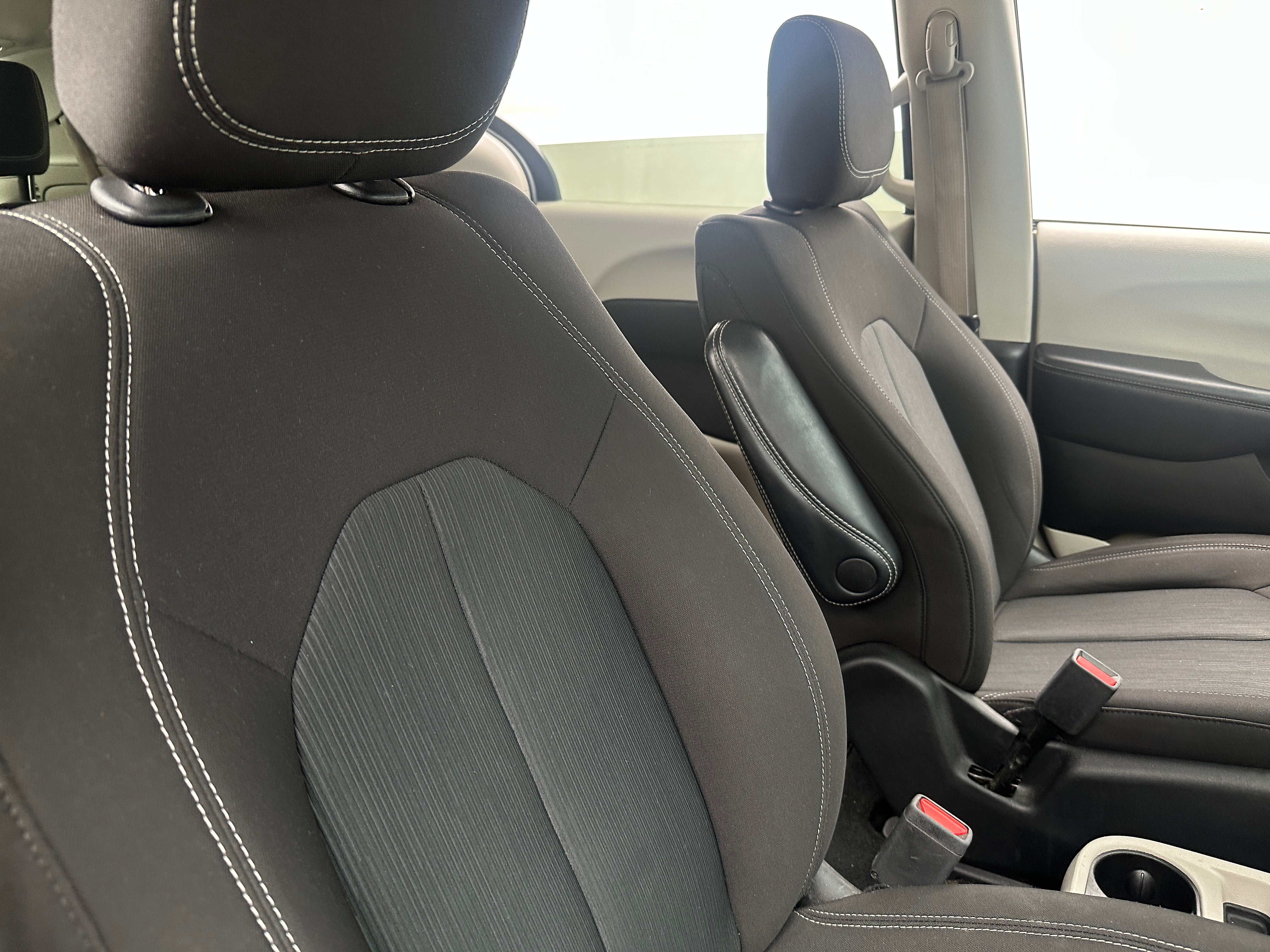 2022 Chrysler Voyager LX 2