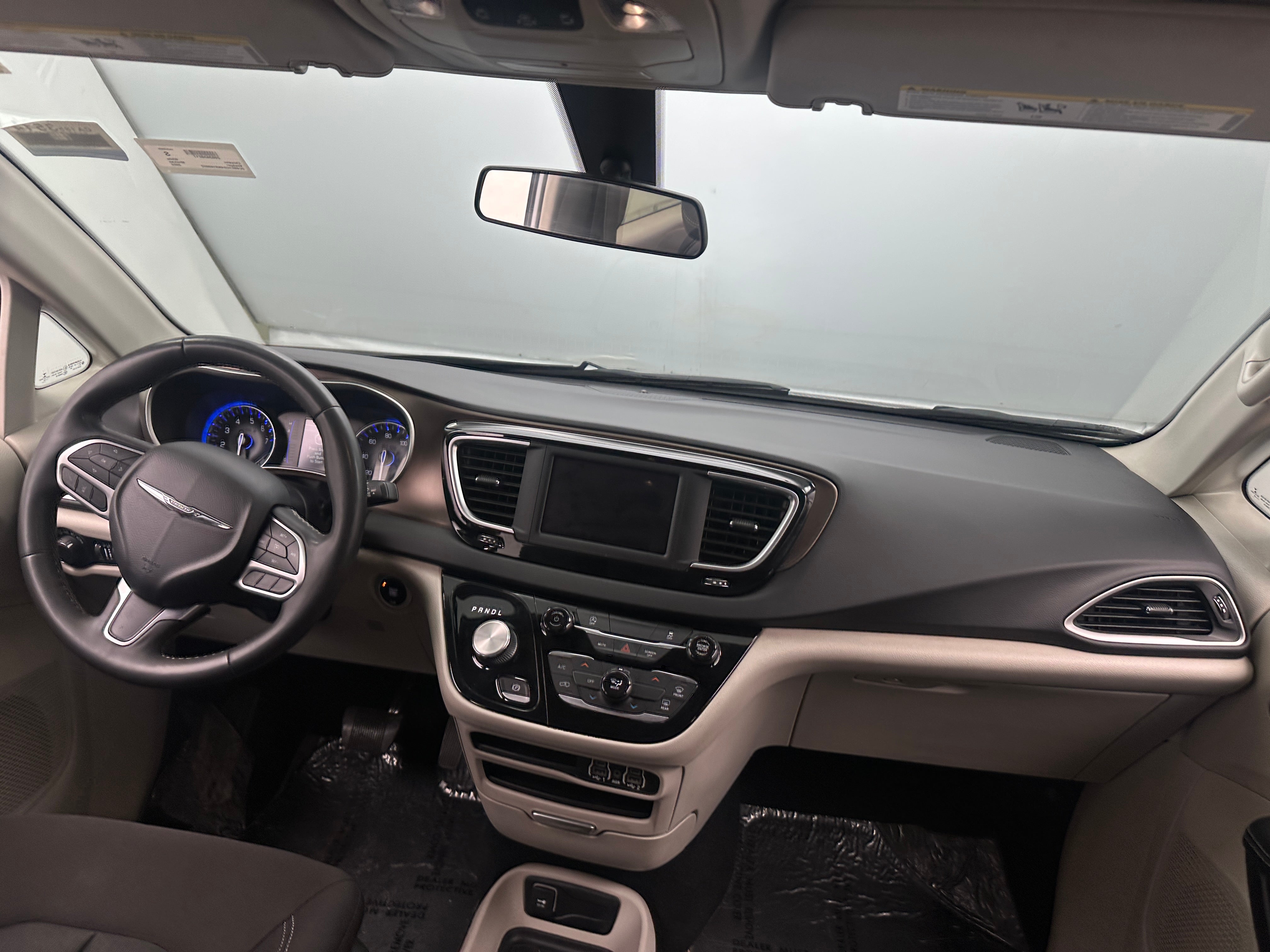 2022 Chrysler Voyager LX 3