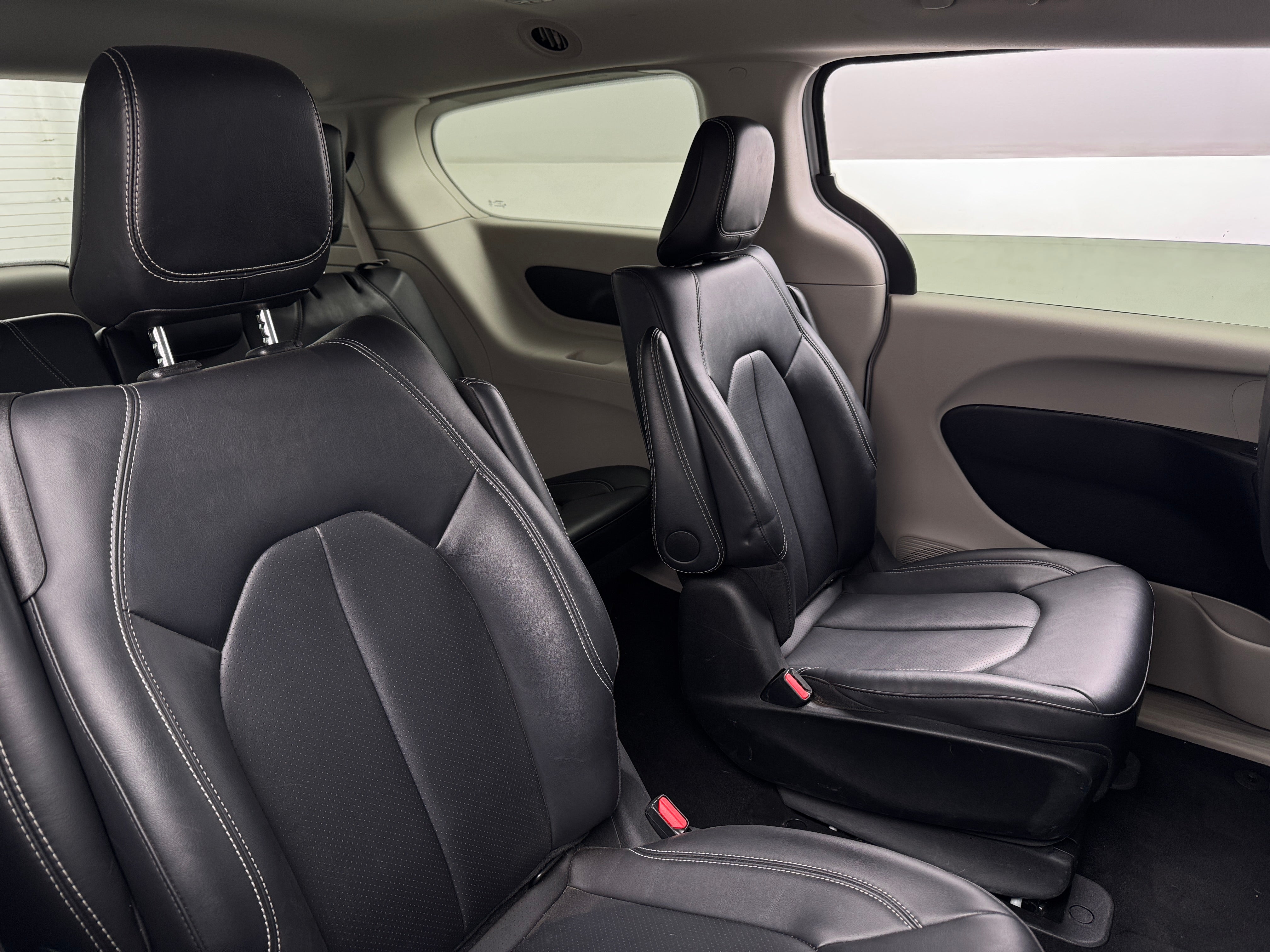 2024 Chrysler Pacifica Hybrid Select 5