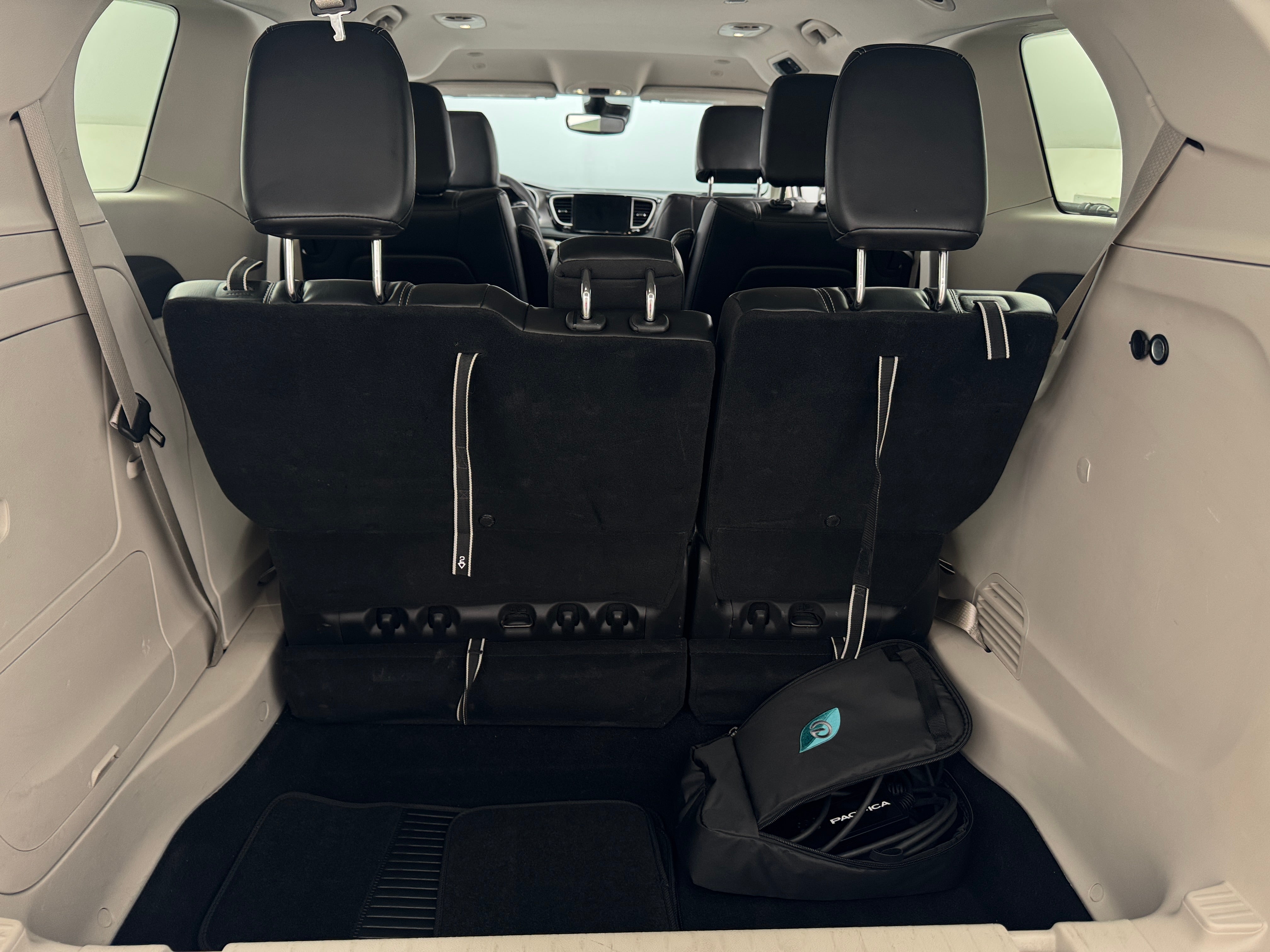 2024 Chrysler Pacifica Hybrid Select 6