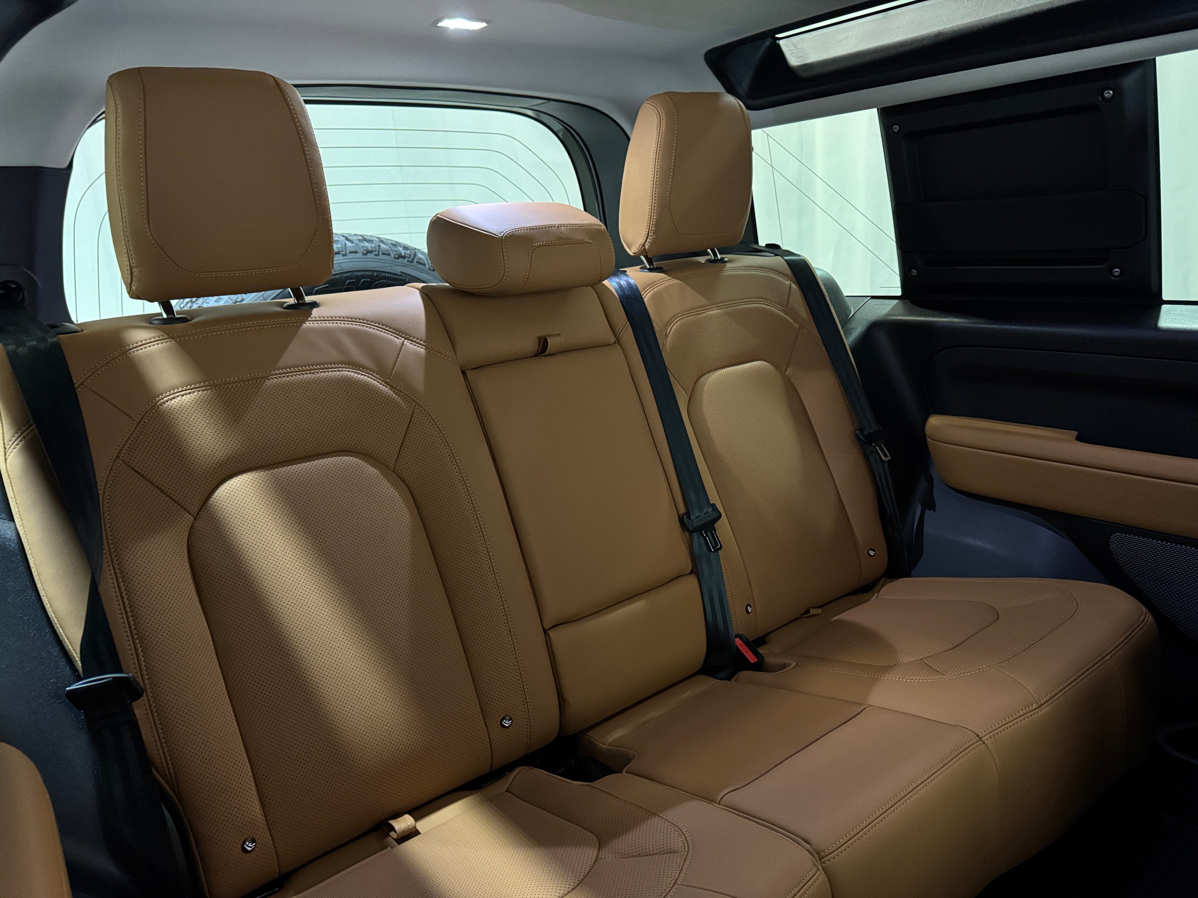 2024 Land Rover Defender 90 5