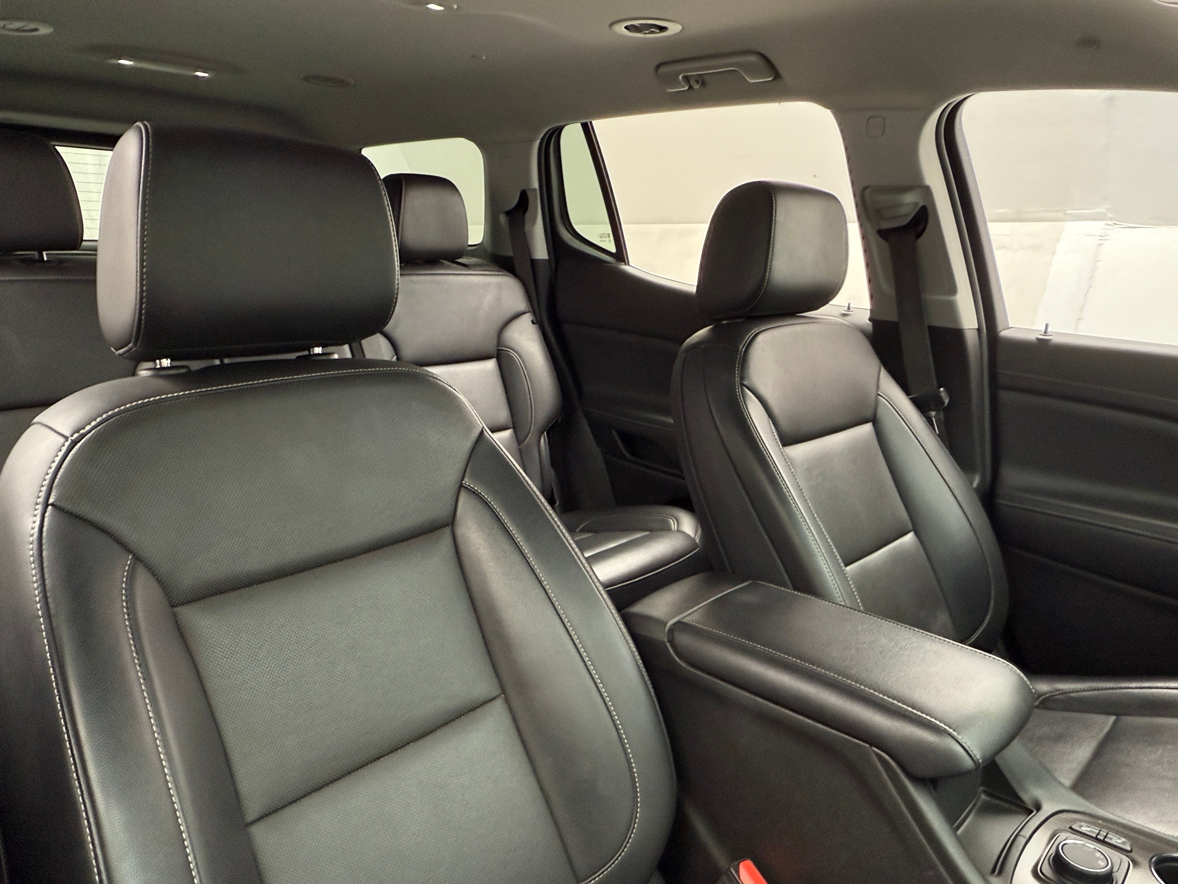 2023 GMC Acadia SLT 2