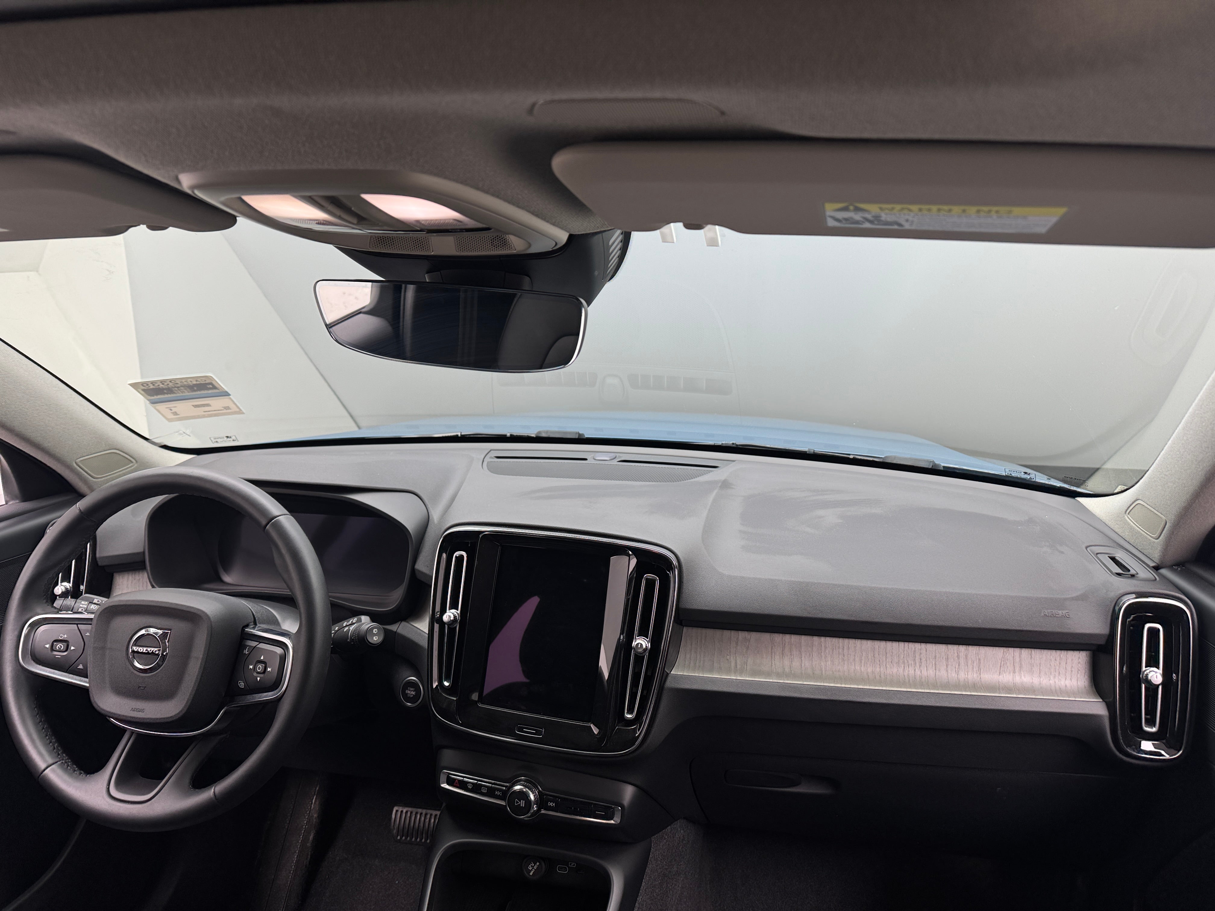 2024 Volvo XC40 B5 Core 2
