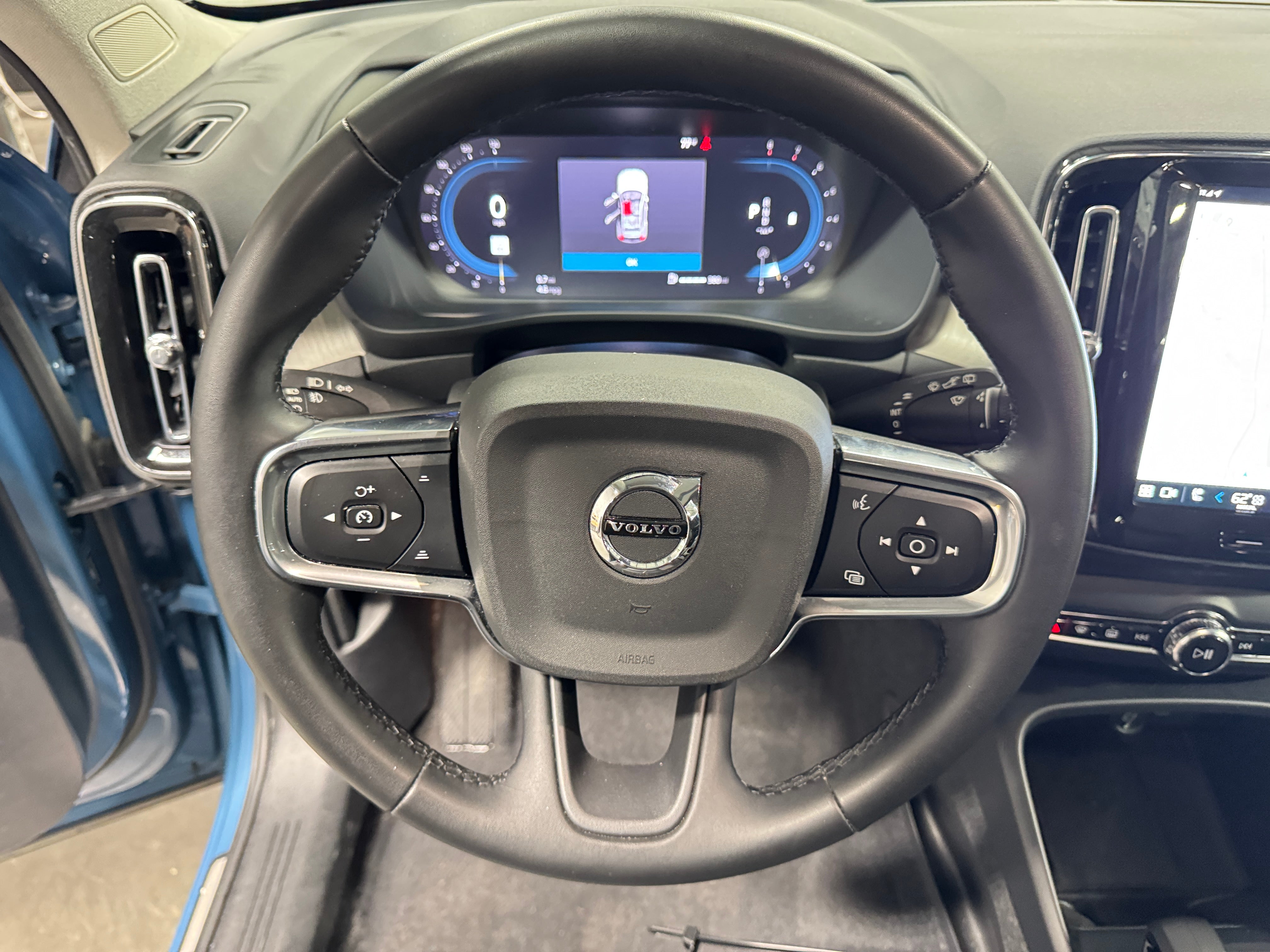 2024 Volvo XC40 B5 Core 4