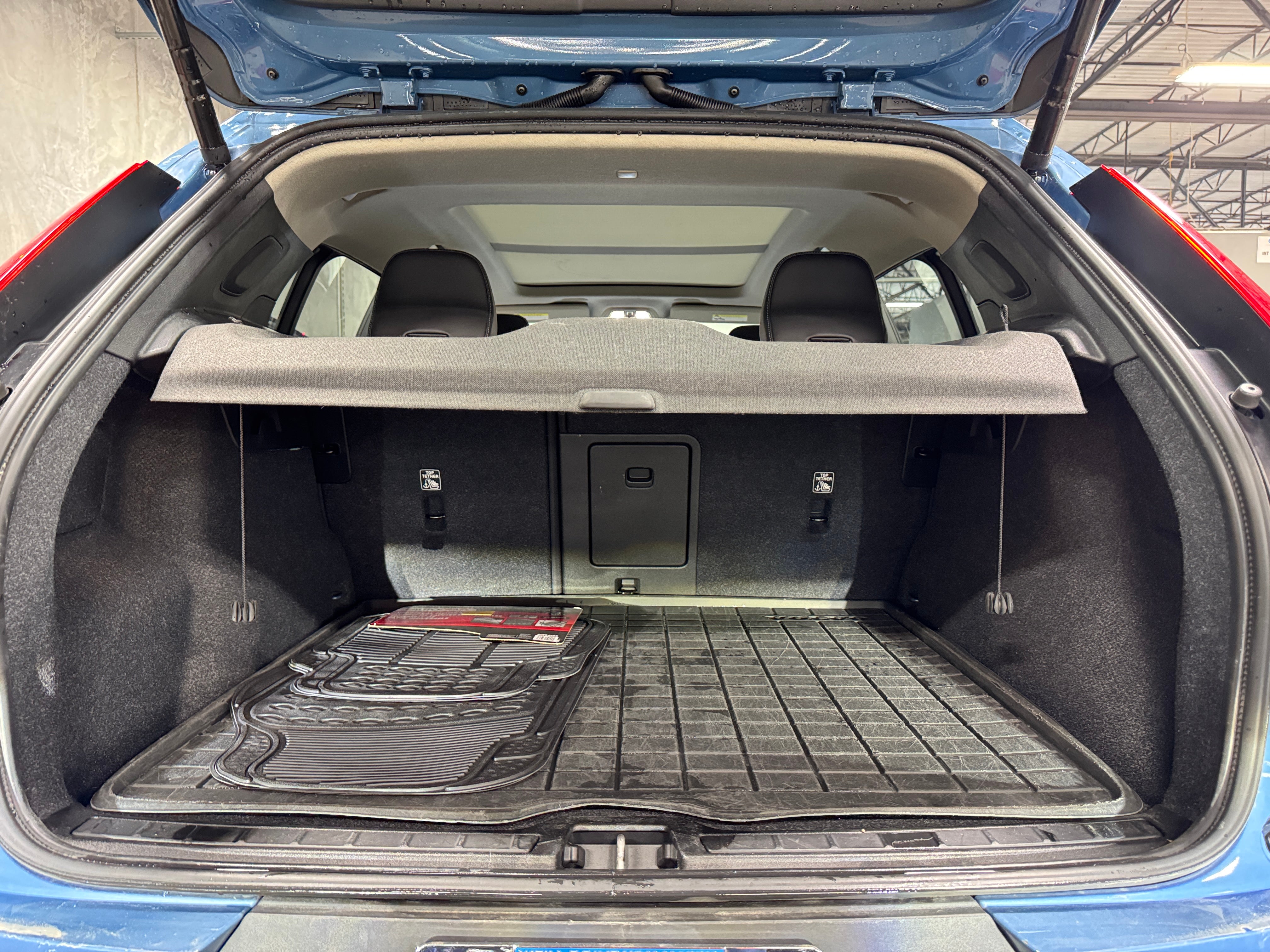 2024 Volvo XC40 B5 Core 6