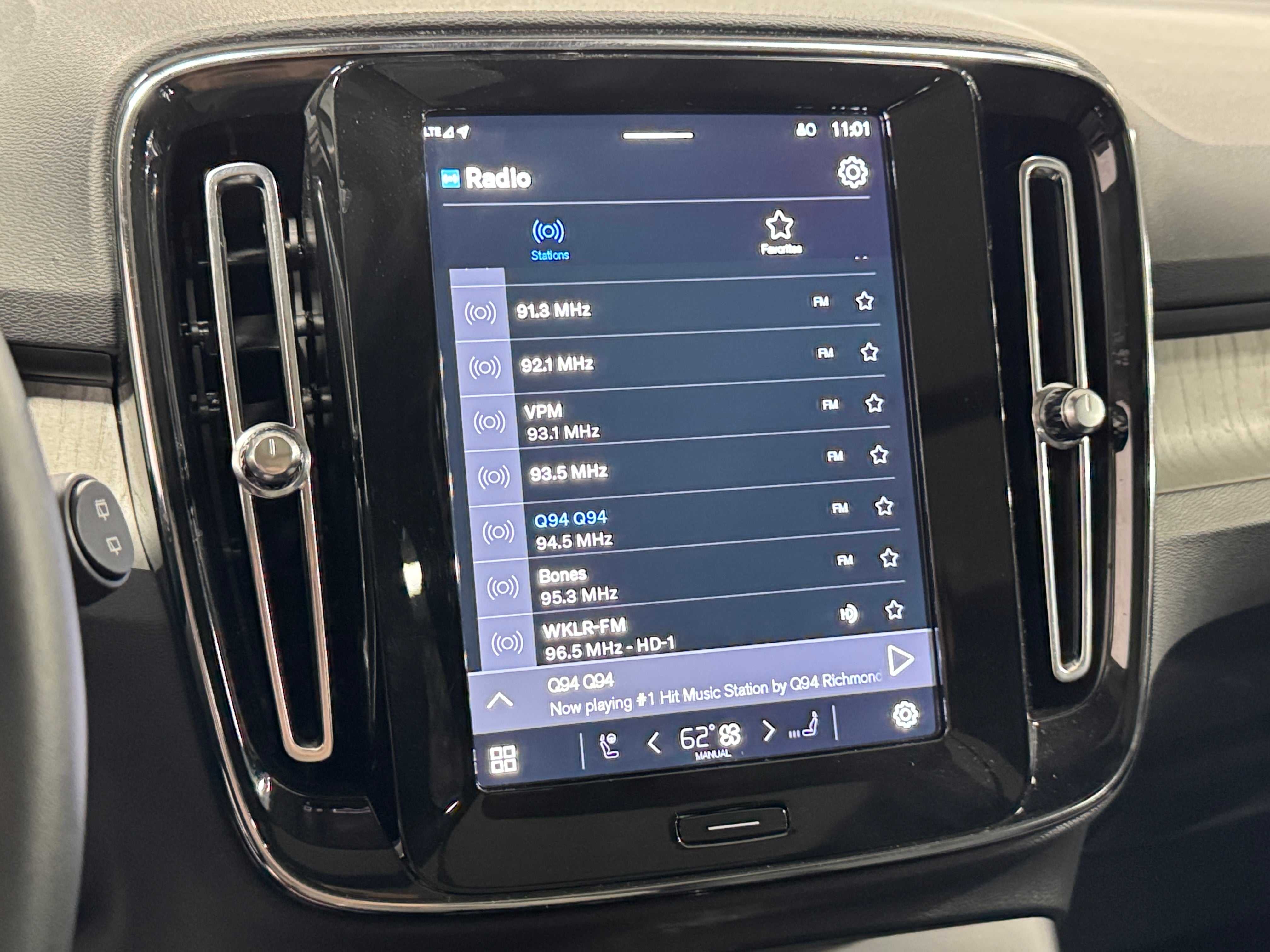 2024 Volvo XC40 B5 Core 3