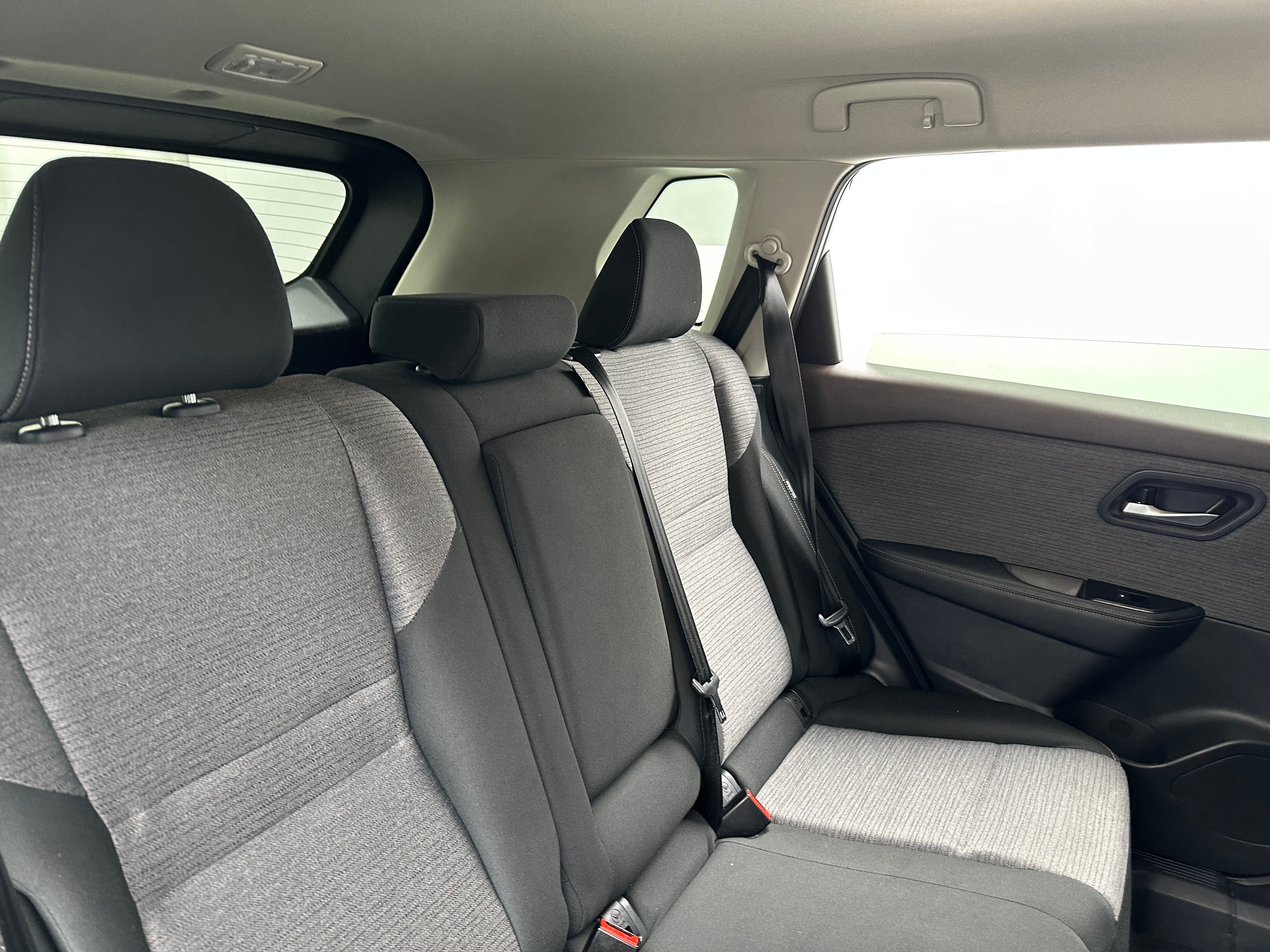 2023 Nissan Rogue SV 6