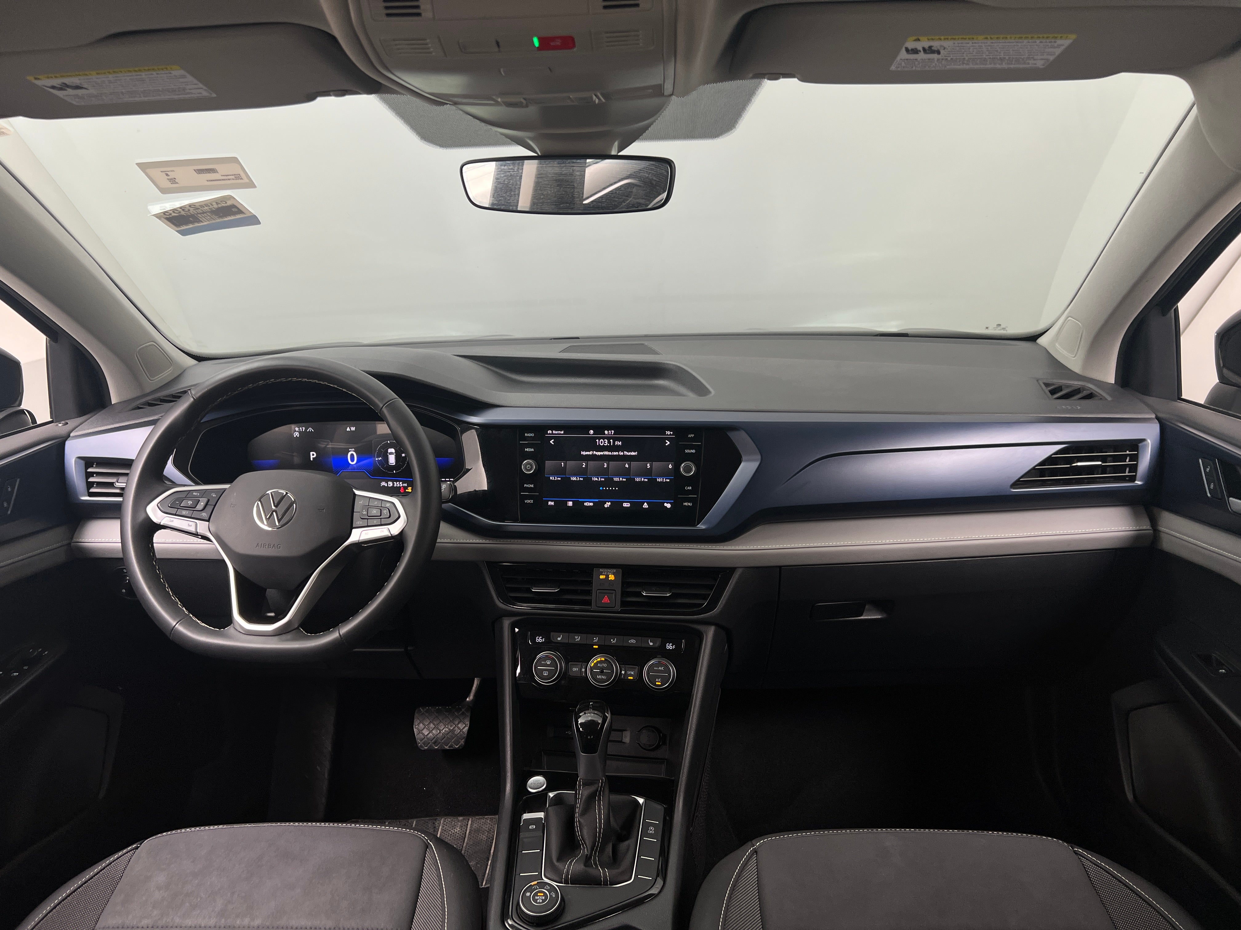2024 Volkswagen Taos SE 2