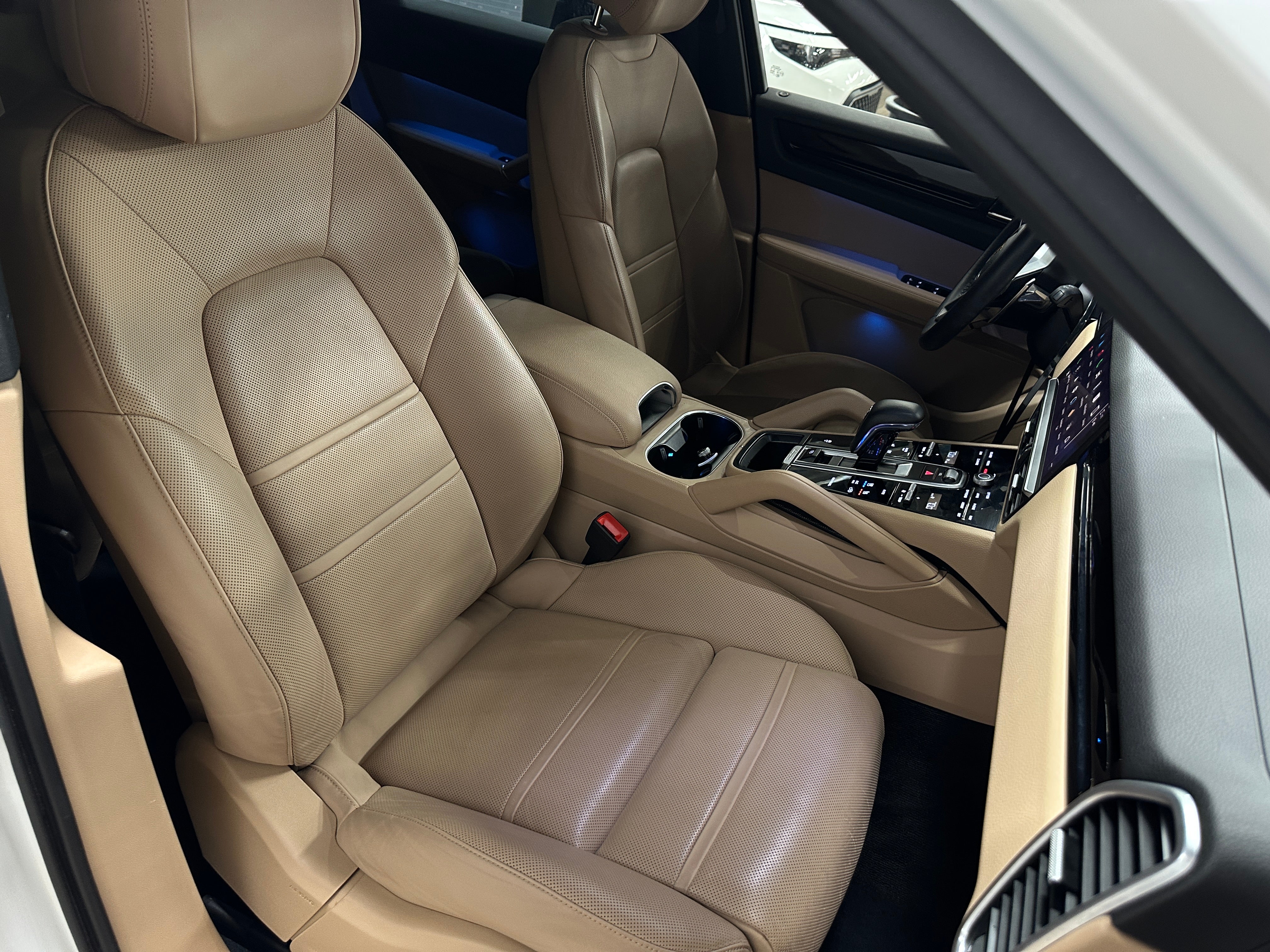 2023 Porsche Cayenne Platinum Edition 2