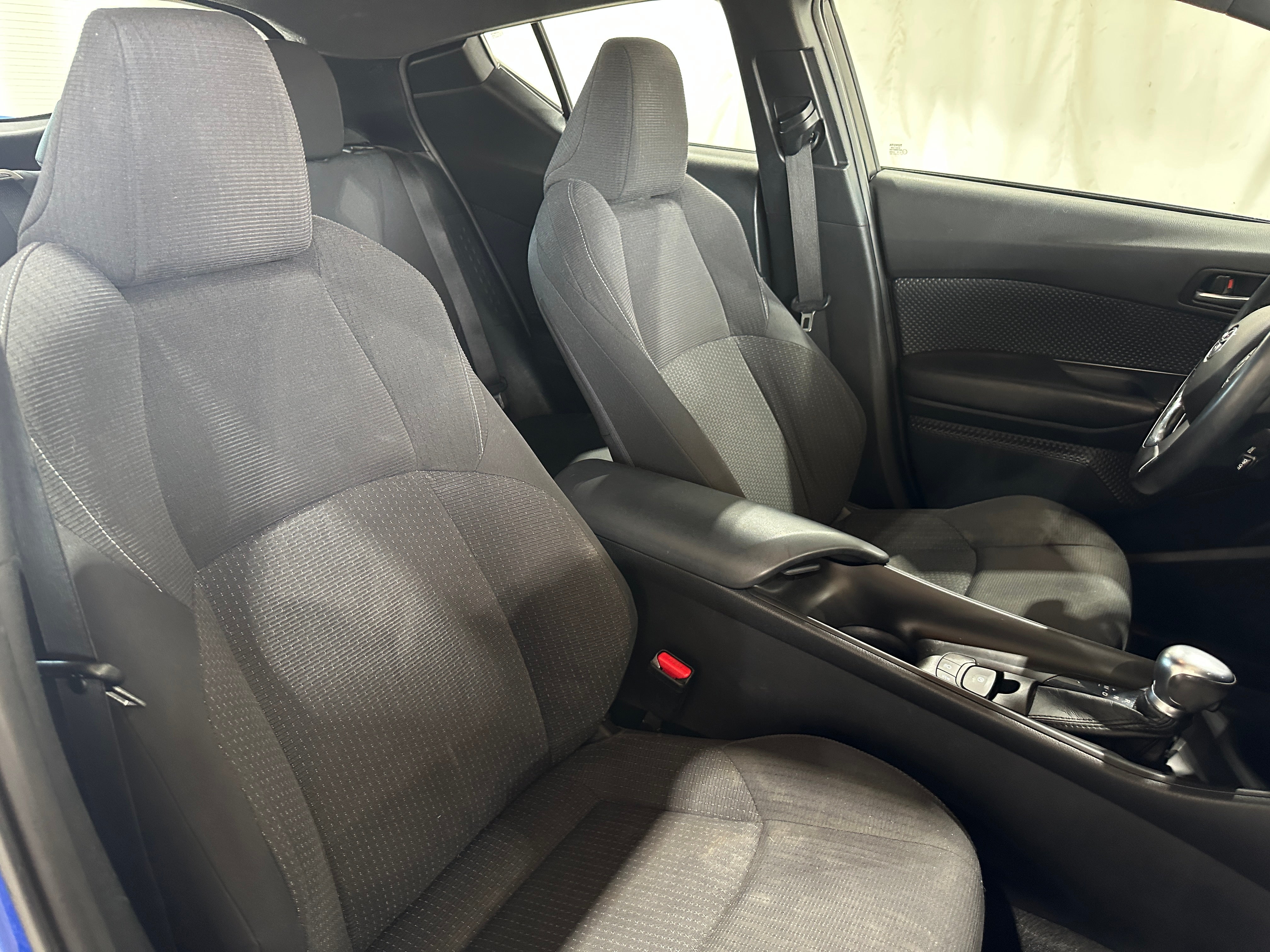 2018 Toyota C-HR XLE 2