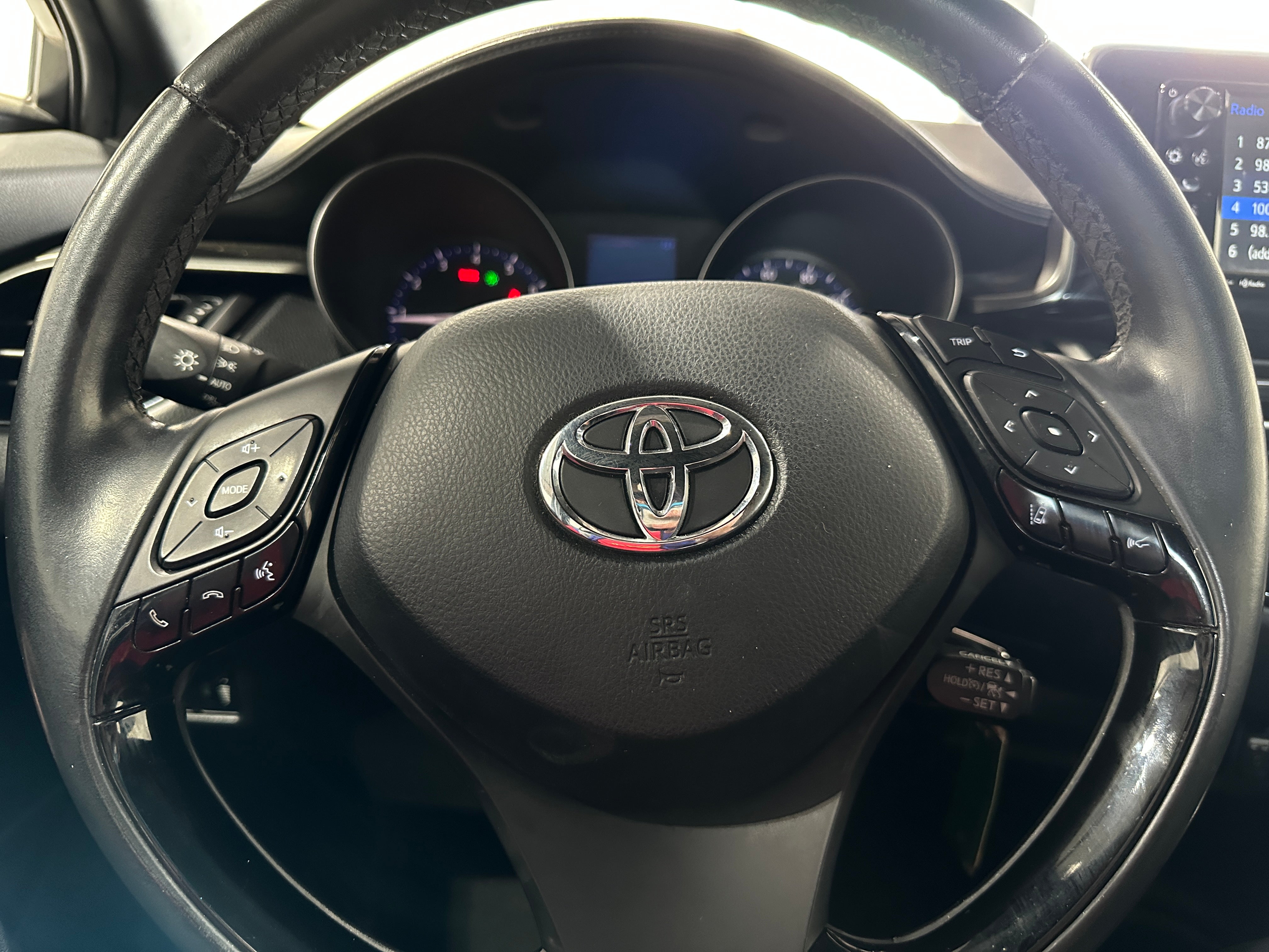 2018 Toyota C-HR XLE 5