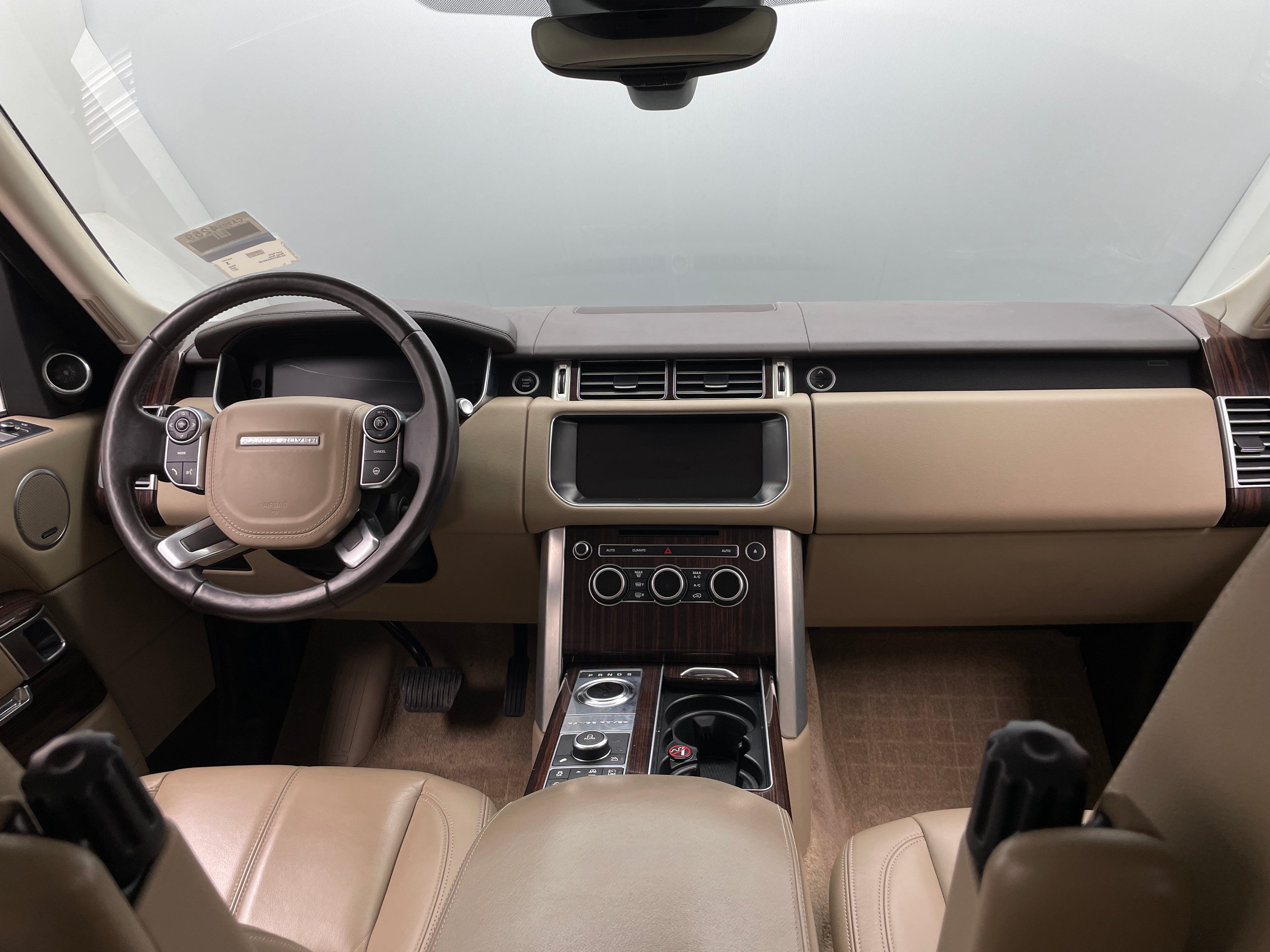 2017 Land Rover Range Rover SE 2