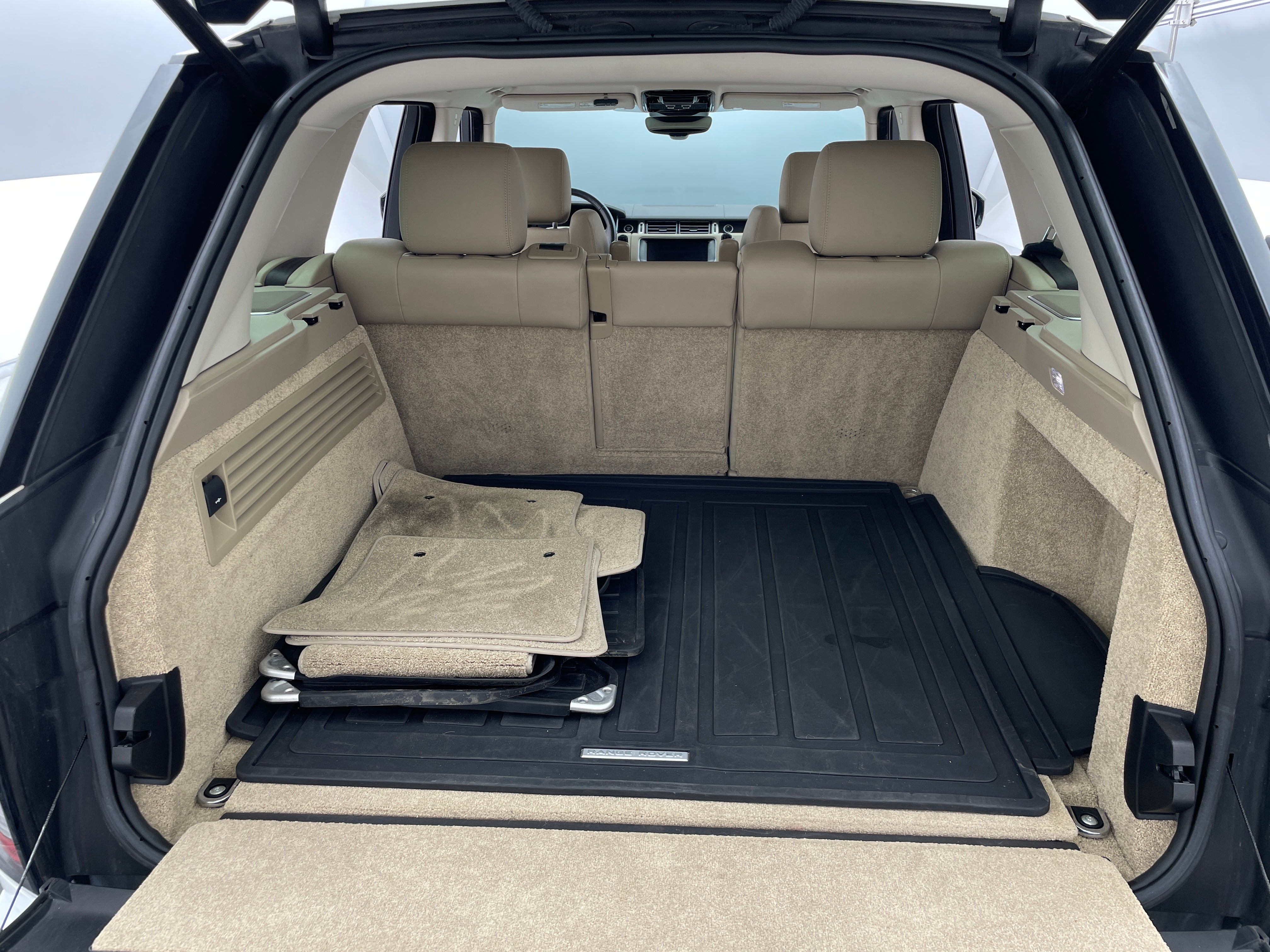 2017 Land Rover Range Rover SE 6