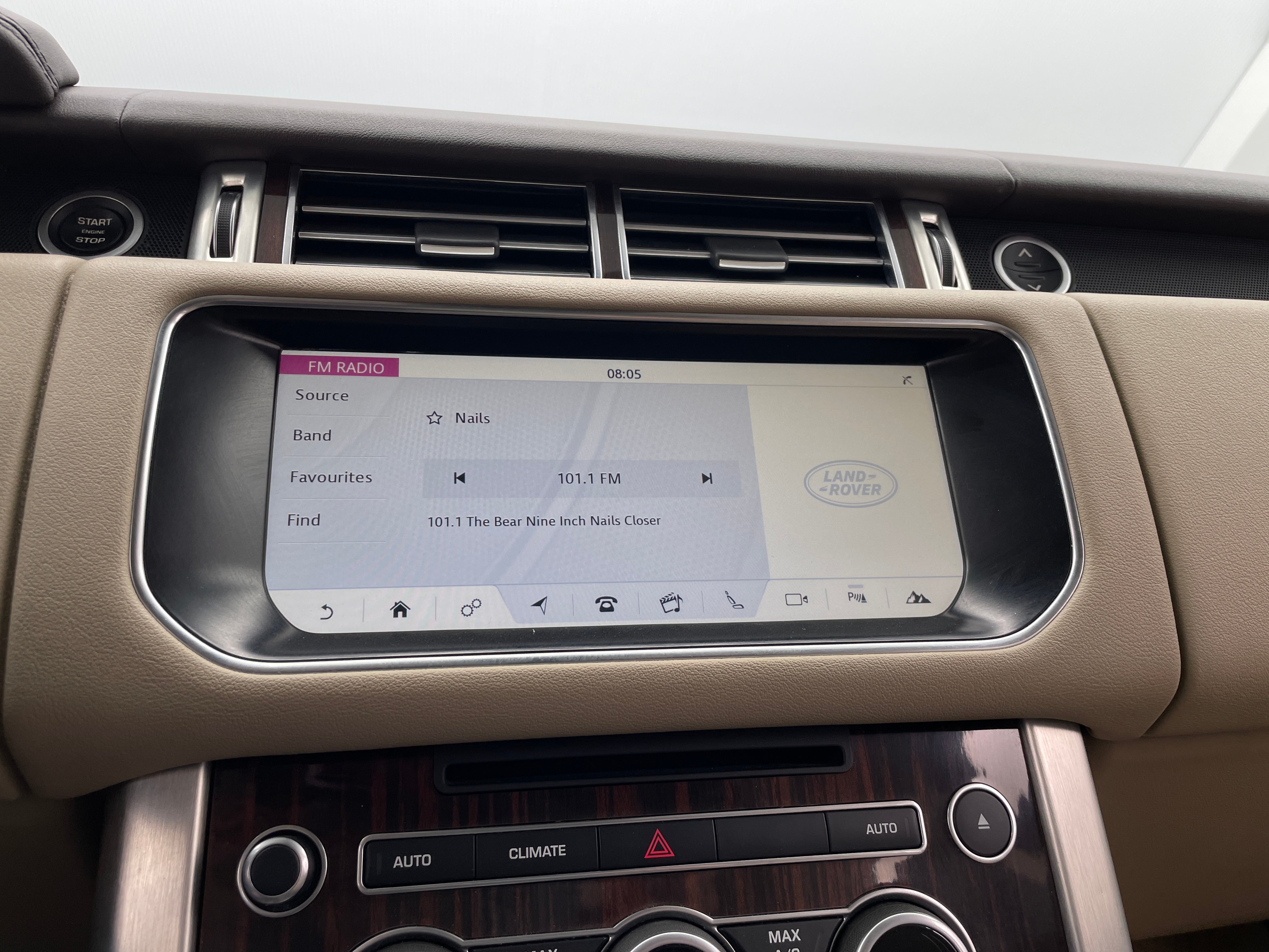2017 Land Rover Range Rover SE 3