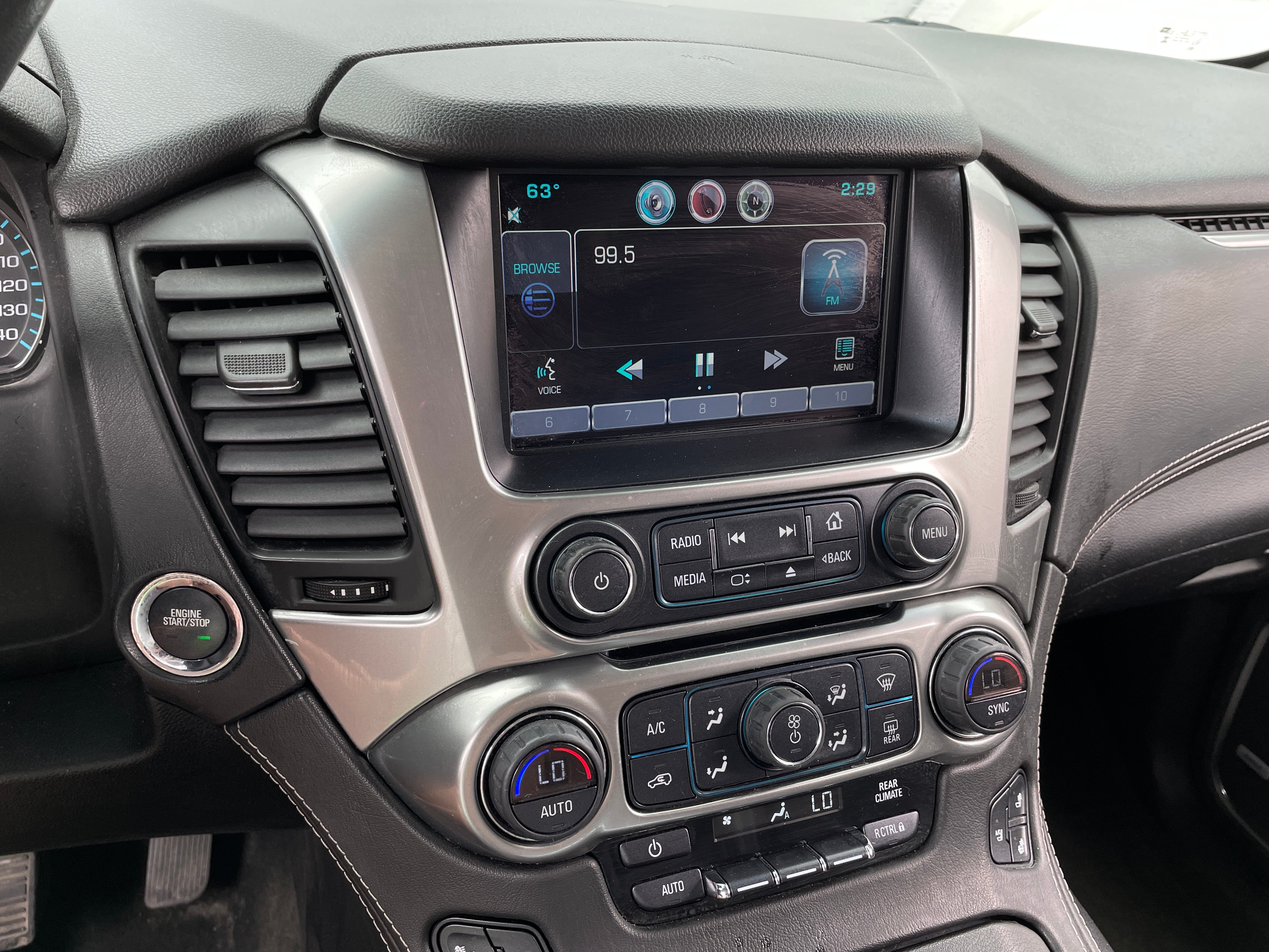 2015 Chevrolet Suburban LTZ 3