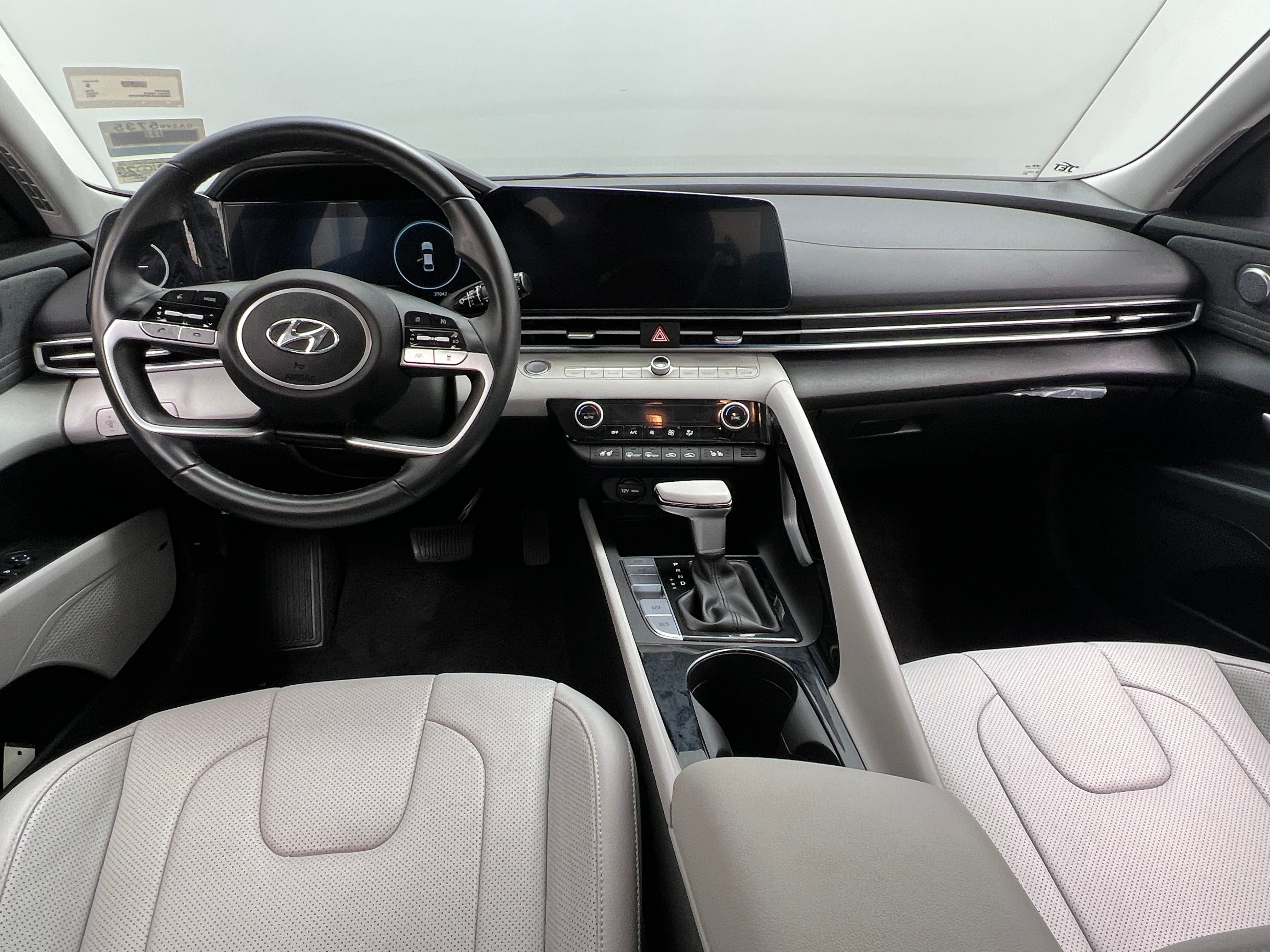 2023 Hyundai Elantra Limited Edition 2