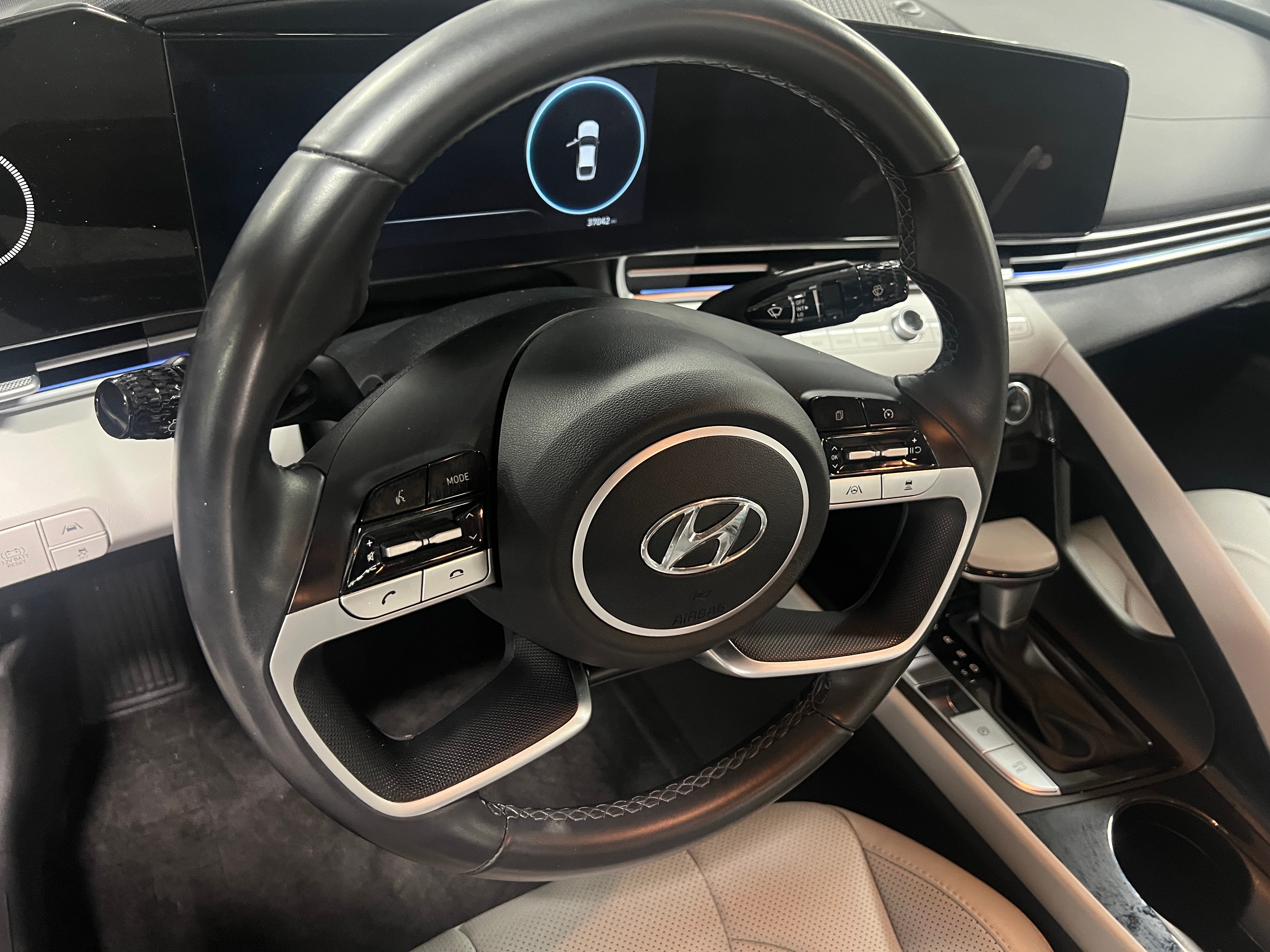 2023 Hyundai Elantra Limited Edition 4