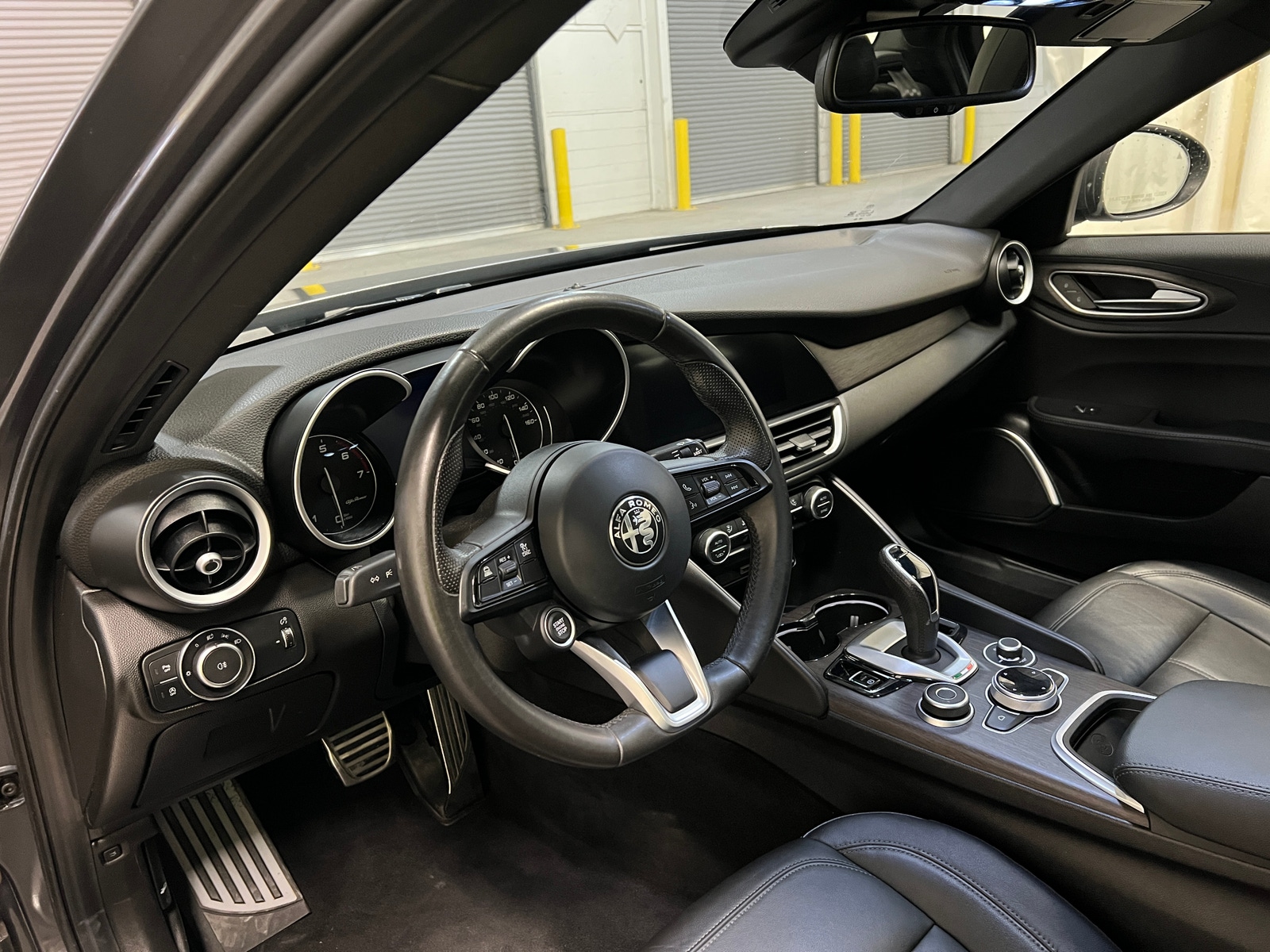 Thumbnail: 2022 Alfa Romeo Giulia - 2