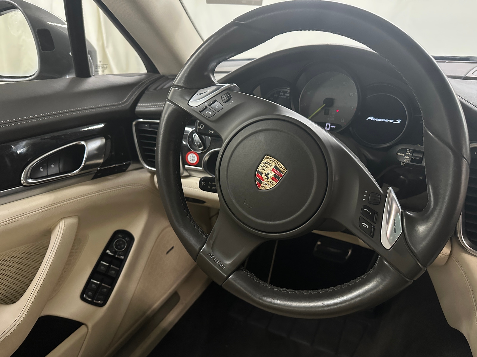 Thumbnail: 2015 Porsche Panamera - 4
