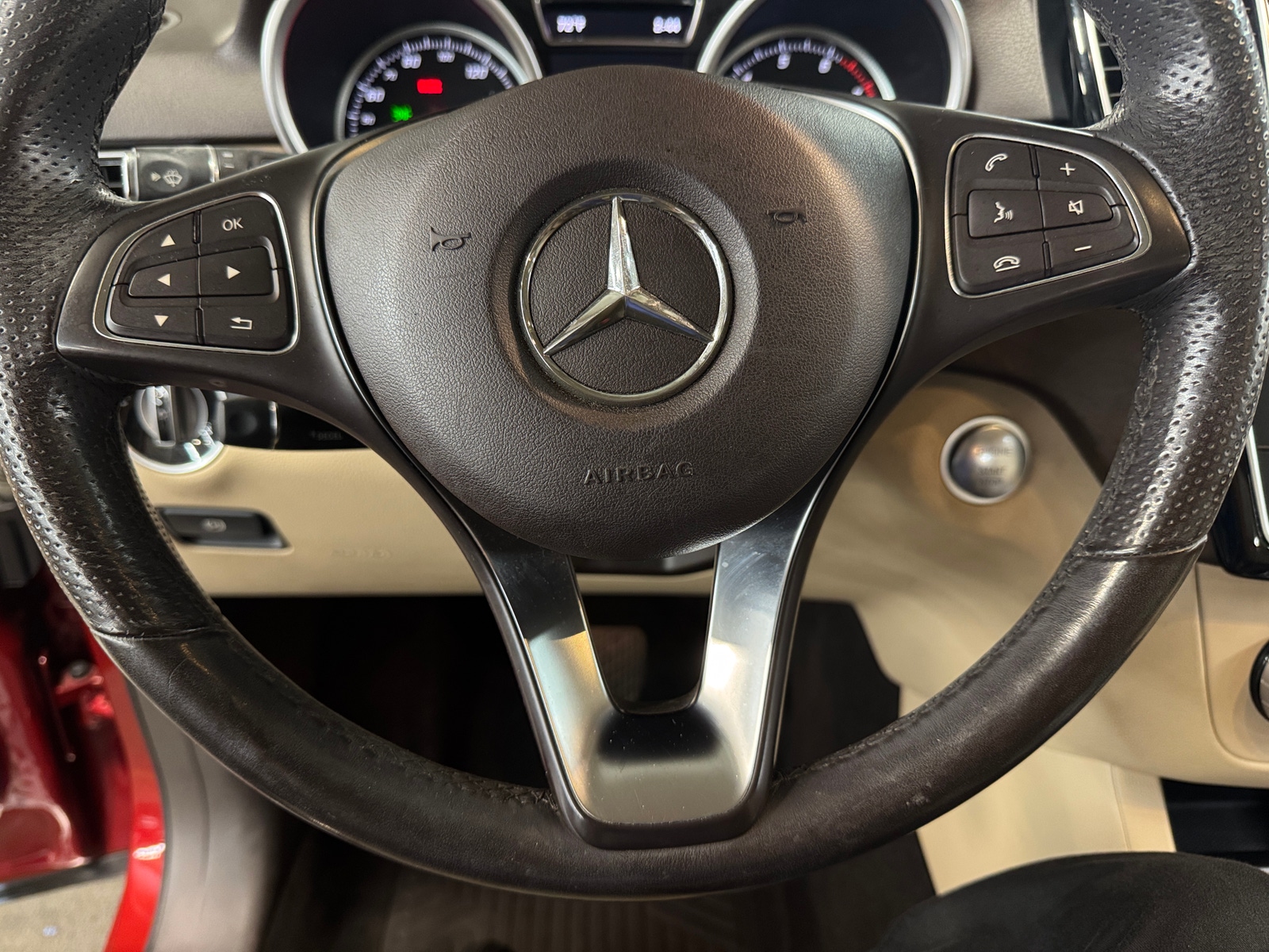 Thumbnail: 2016 Mercedes-Benz GLE - 4