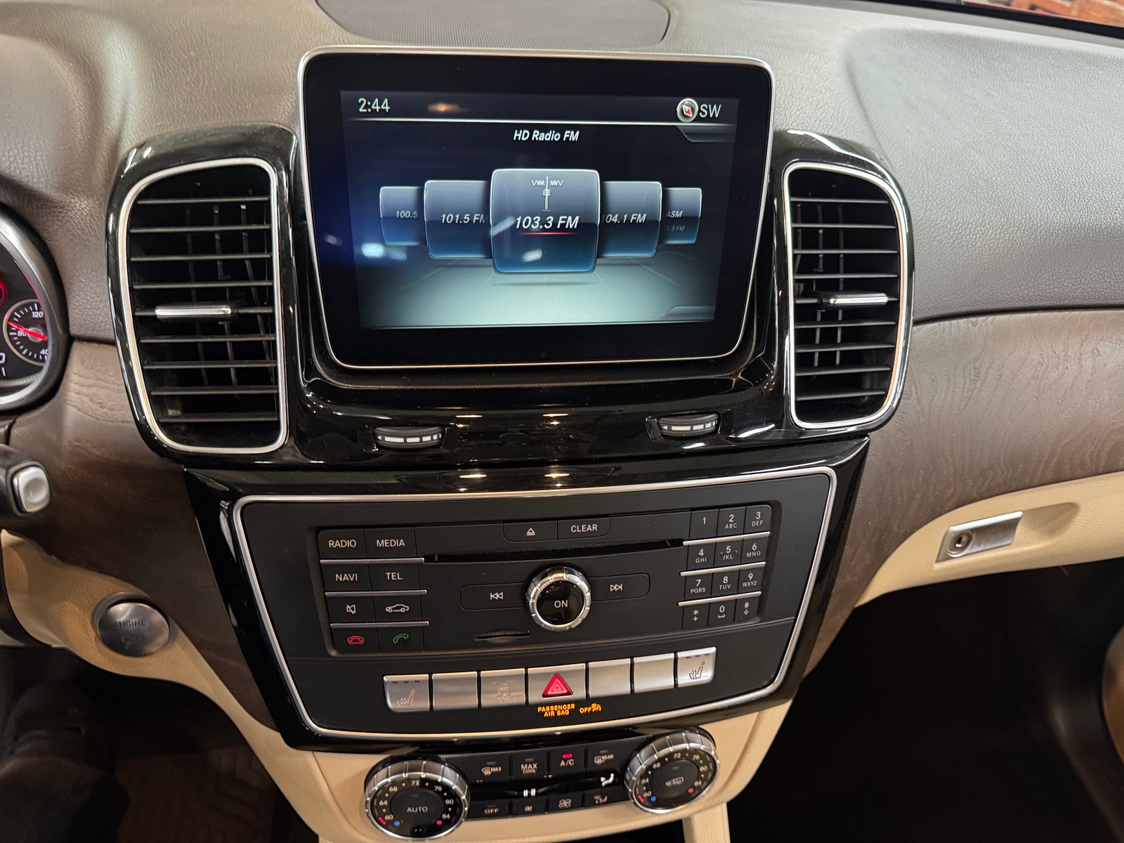 Thumbnail: 2016 Mercedes-Benz GLE - 3