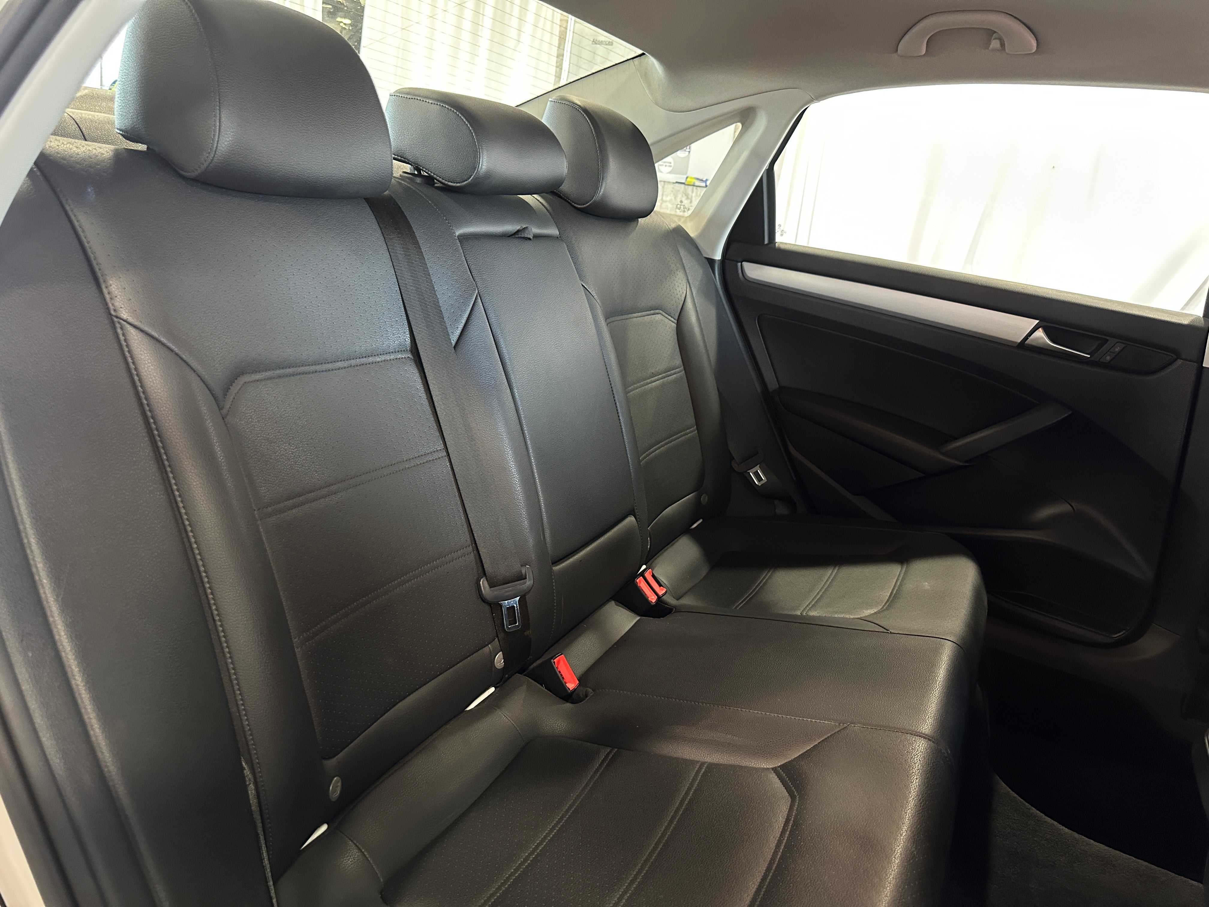 2013 Volkswagen Passat SE 5