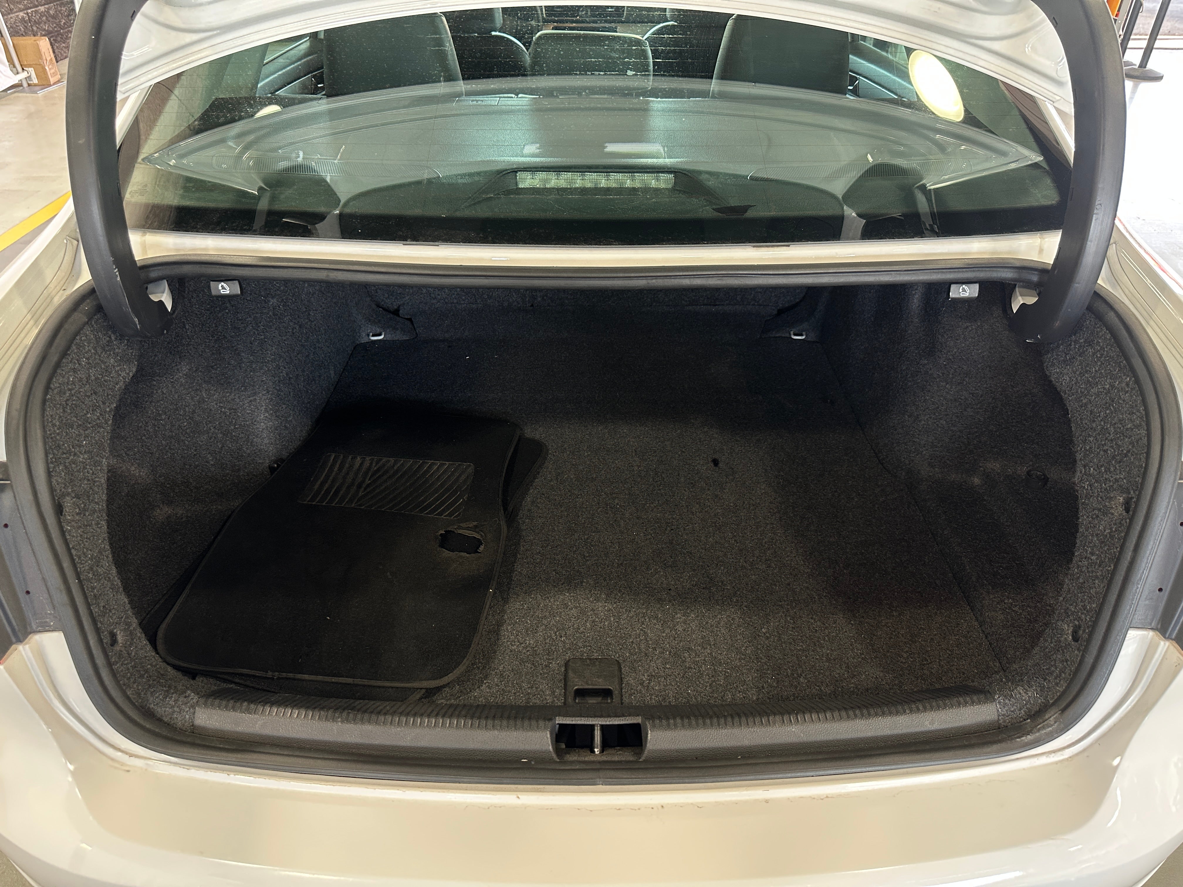 2013 Volkswagen Passat SE 6