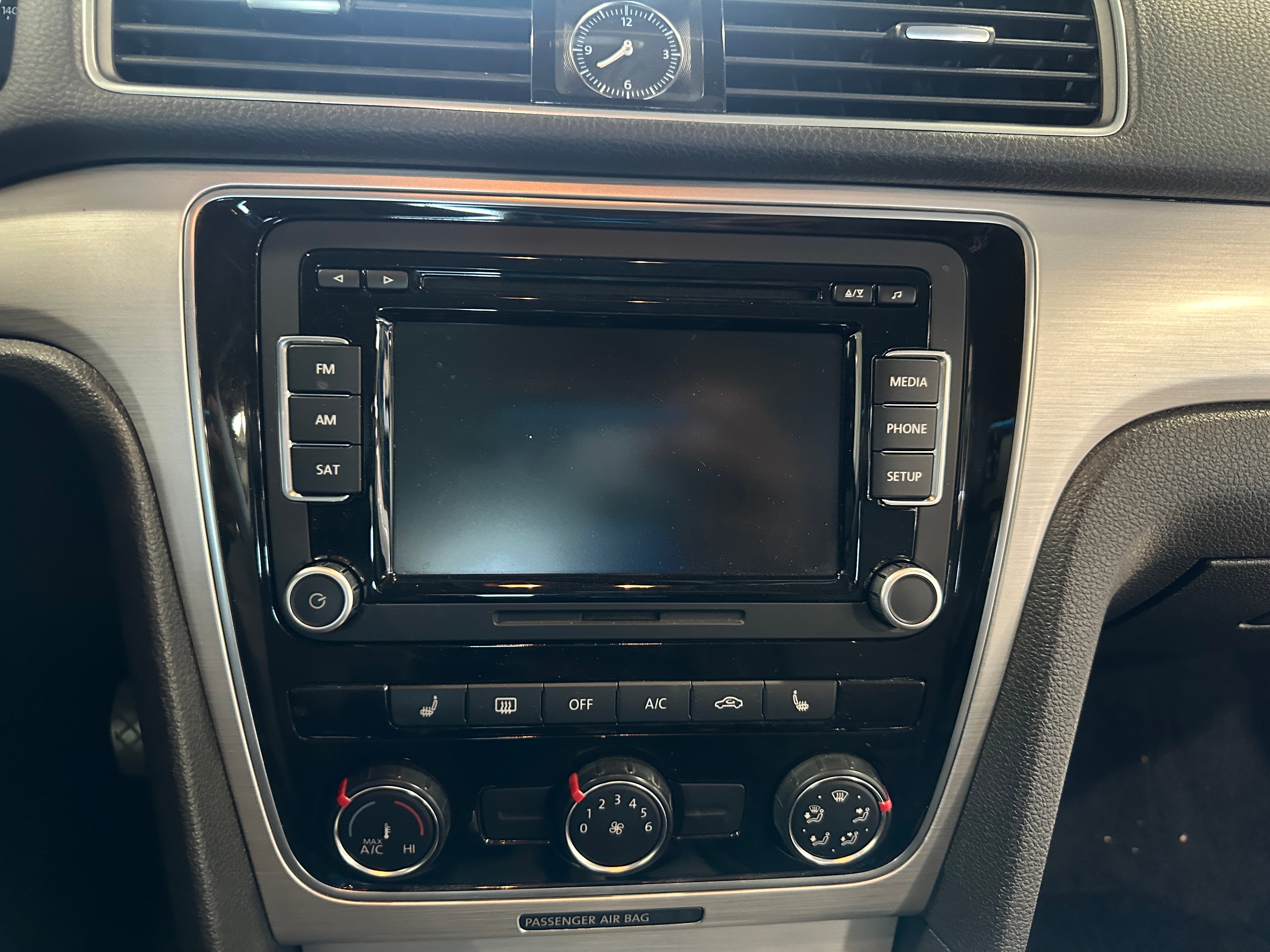 2013 Volkswagen Passat SE 3