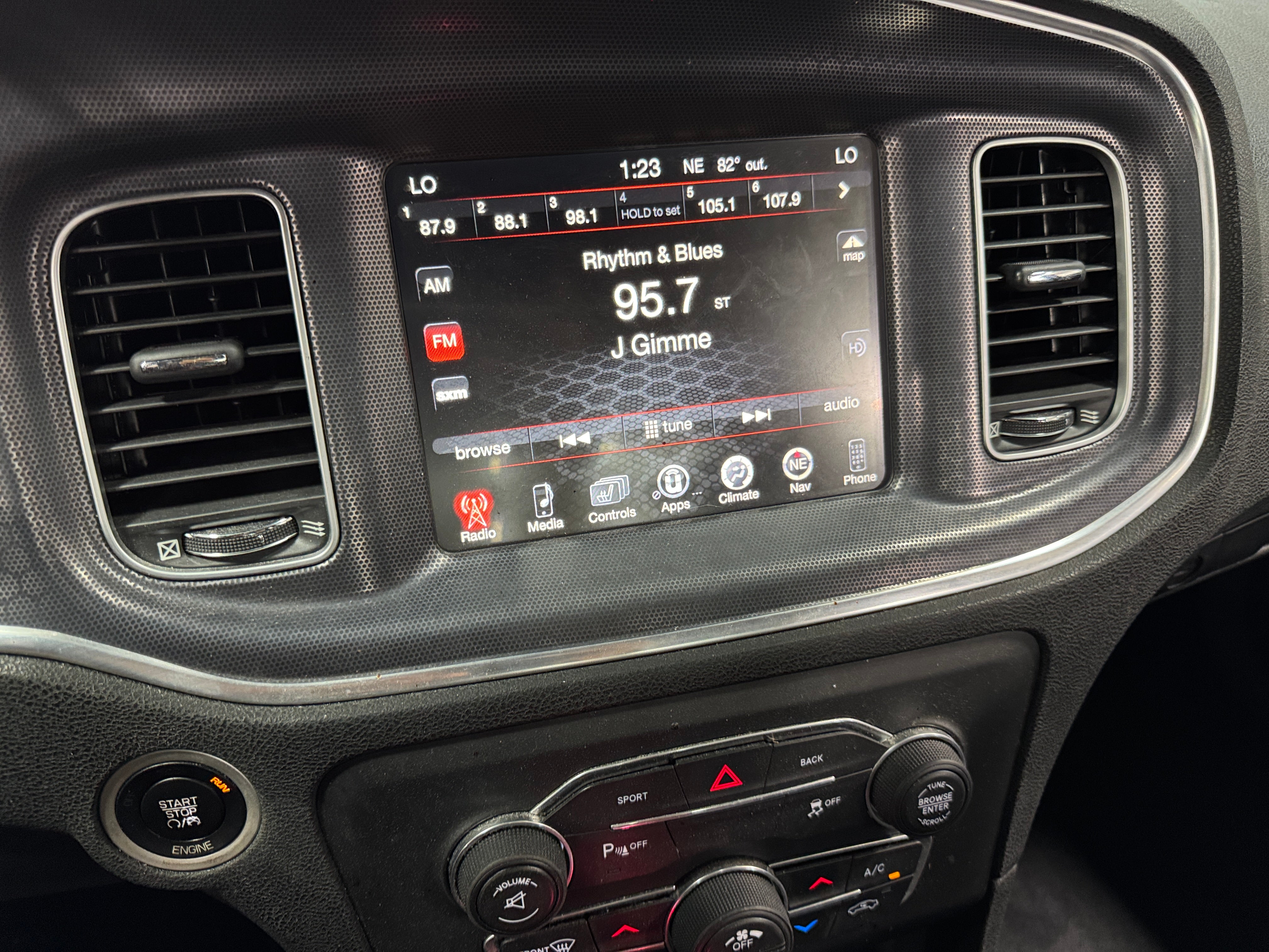 2015 Dodge Charger SXT 3