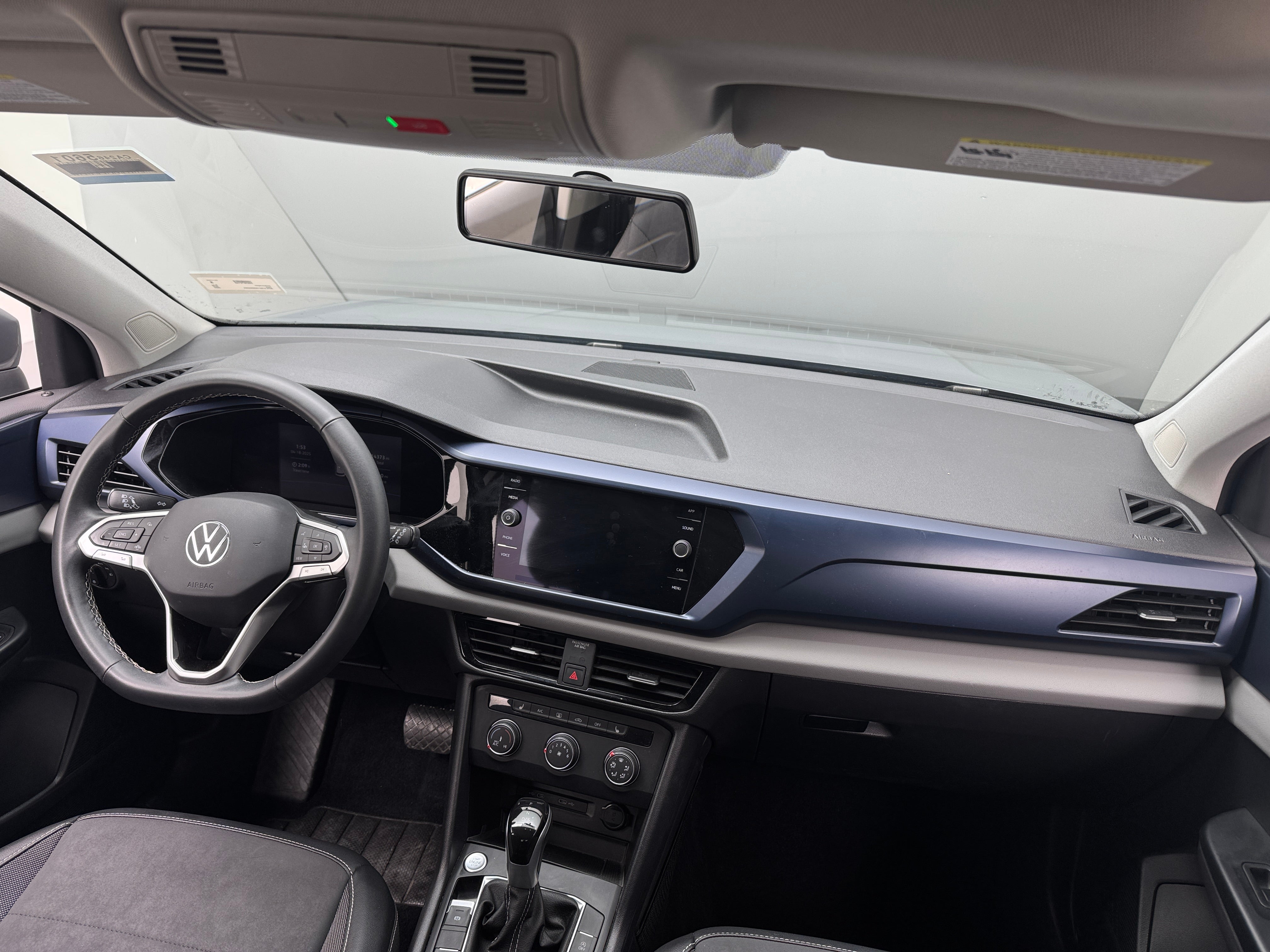 2022 Volkswagen Taos SE 2