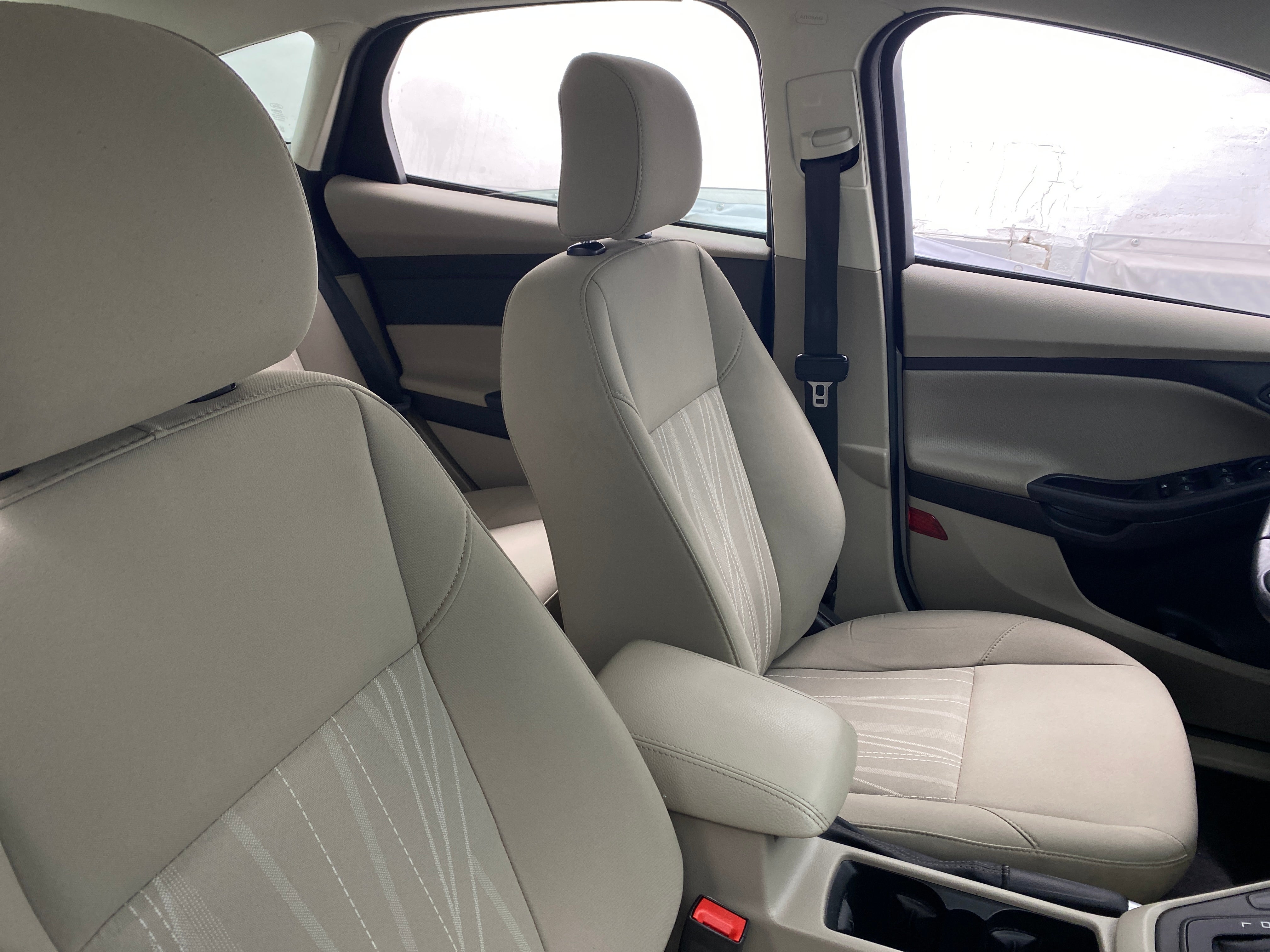 2016 Ford Focus SE 2