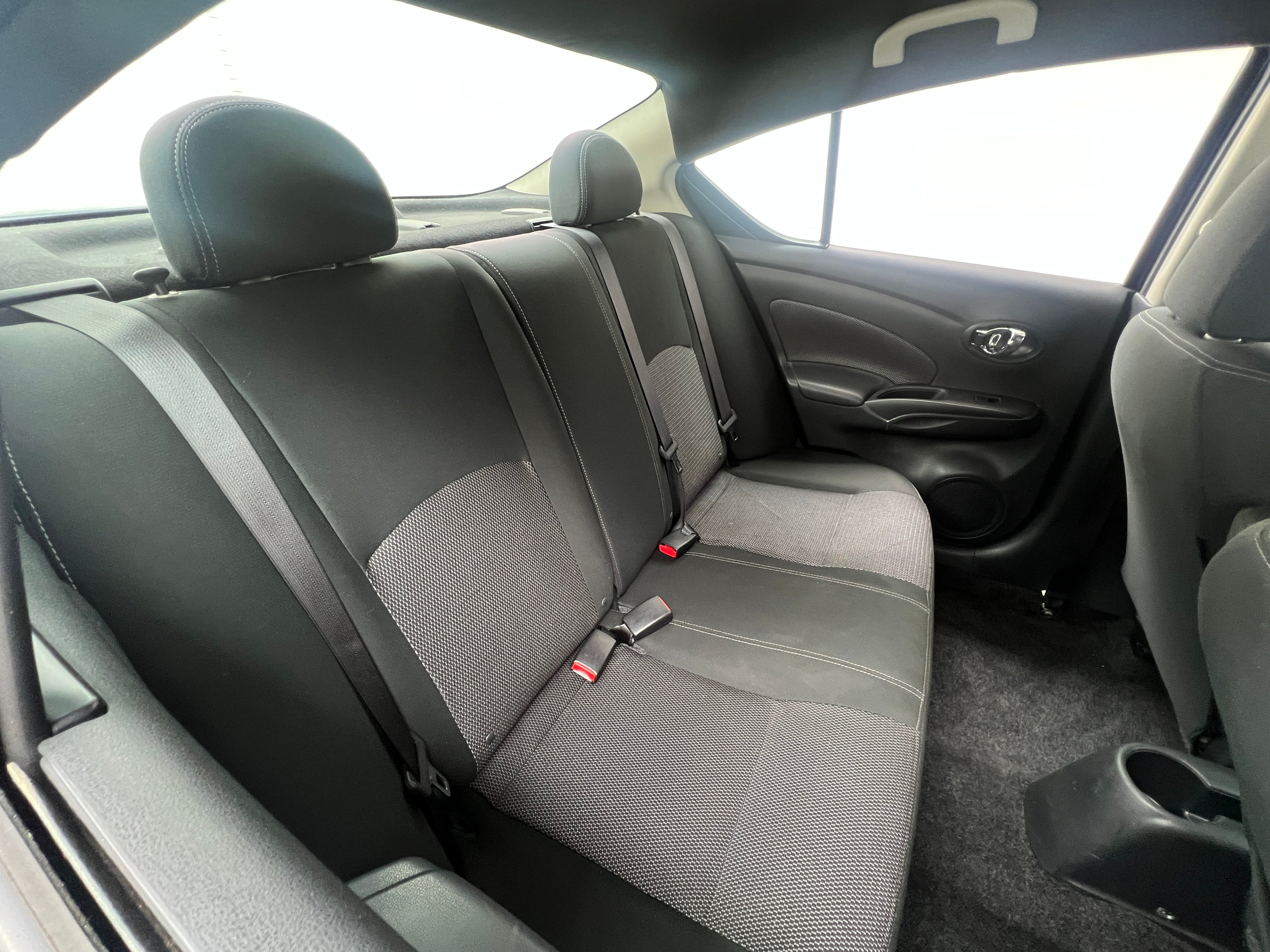 2018 Nissan Versa SV 6