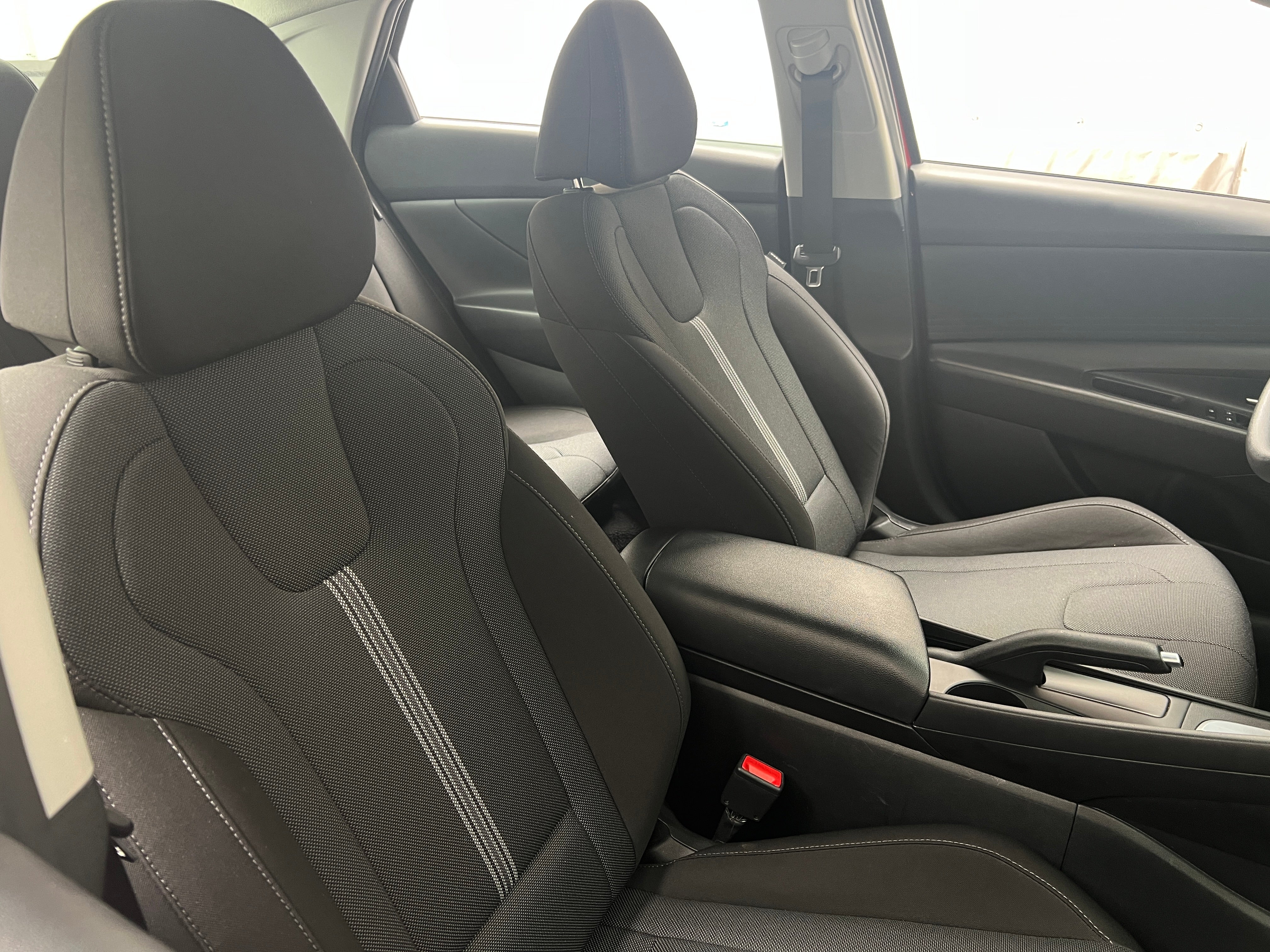2024 Hyundai Elantra SE 2