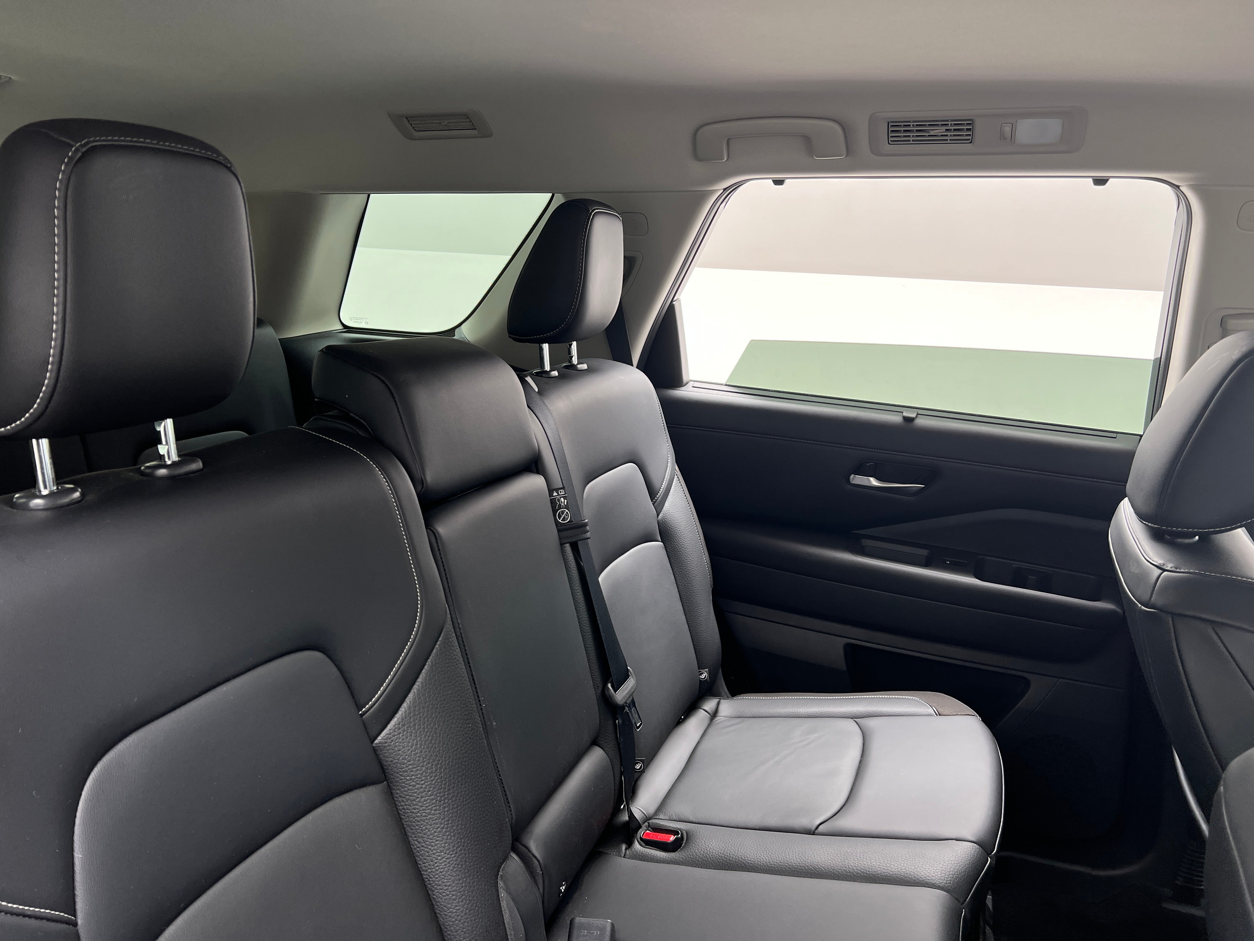2022 Nissan Pathfinder SL 5