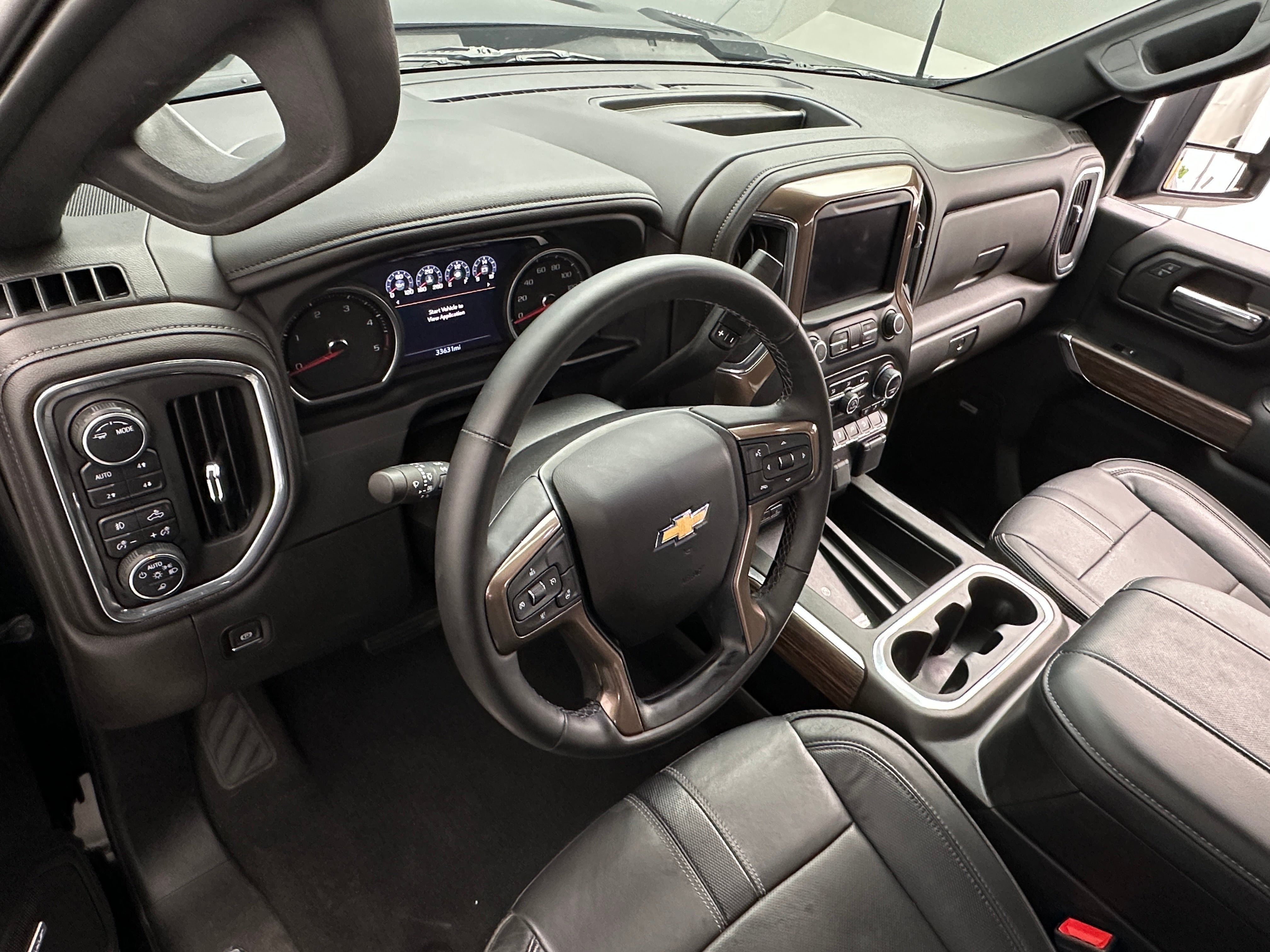 2023 Chevrolet Silverado 3500 High Country 2