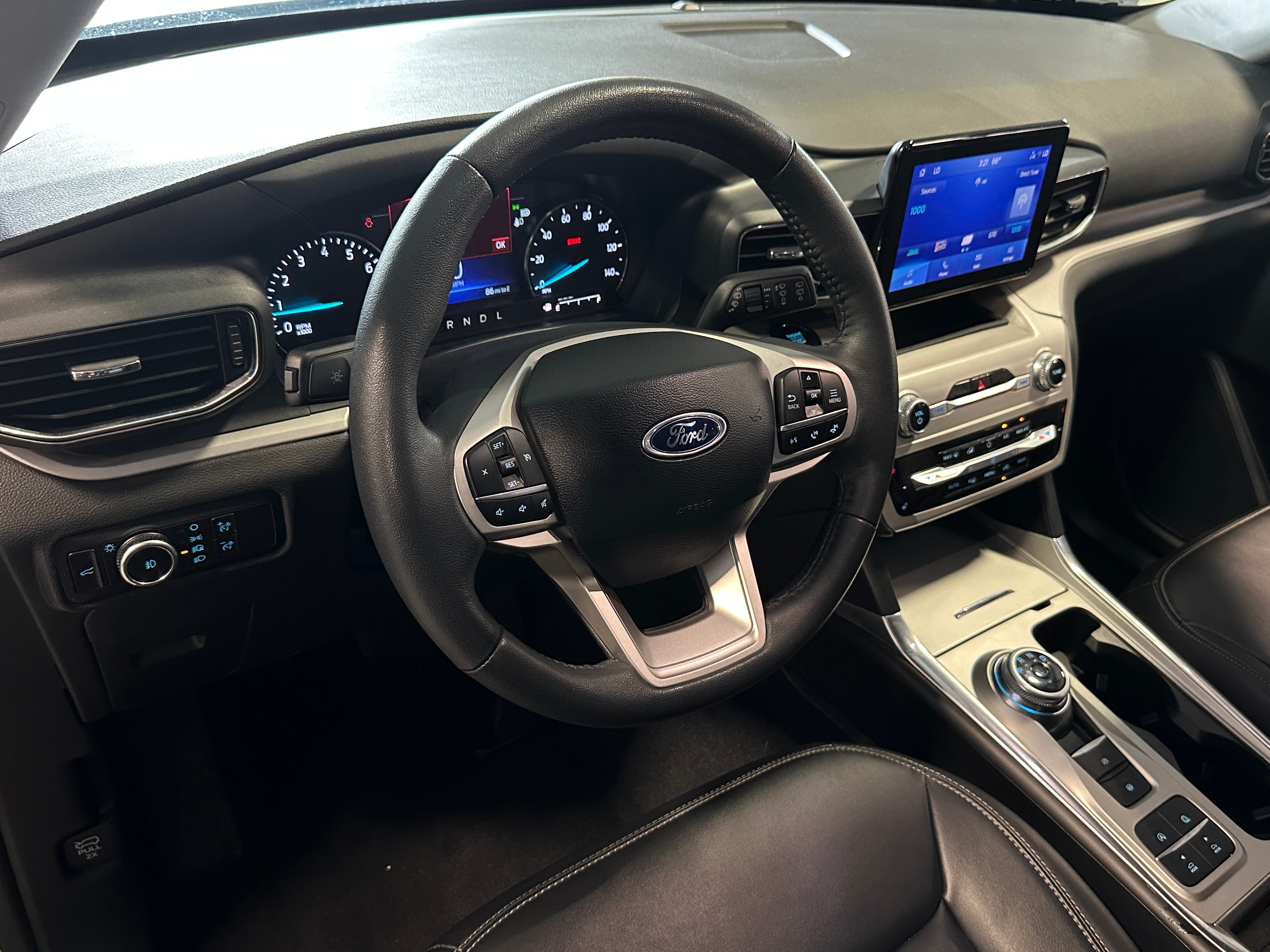 2024 Ford Explorer XLT 2