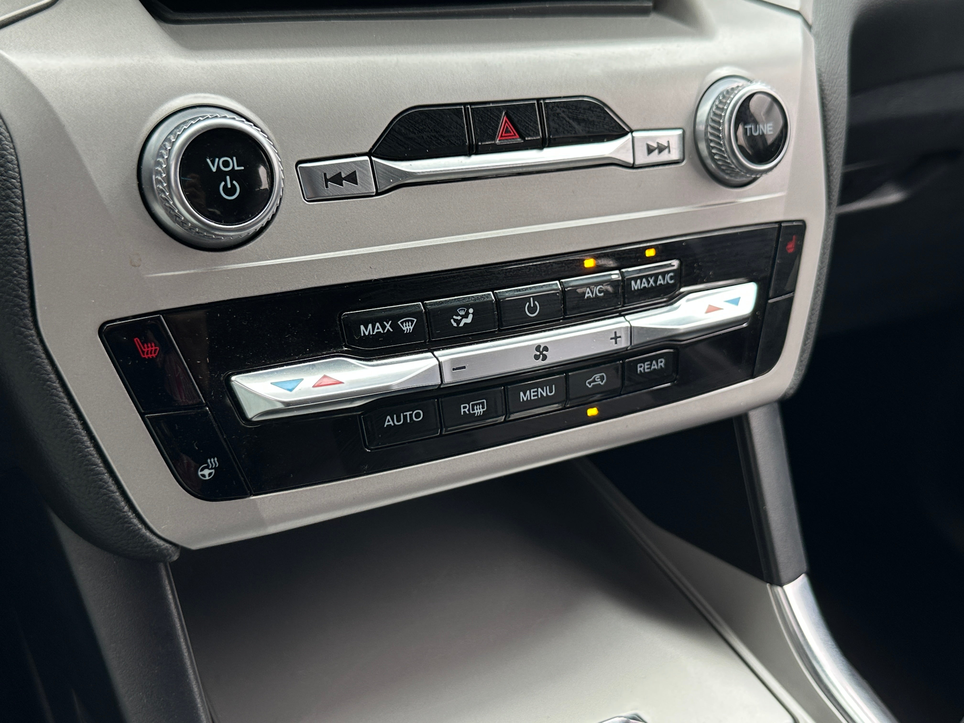 2024 Ford Explorer XLT 3
