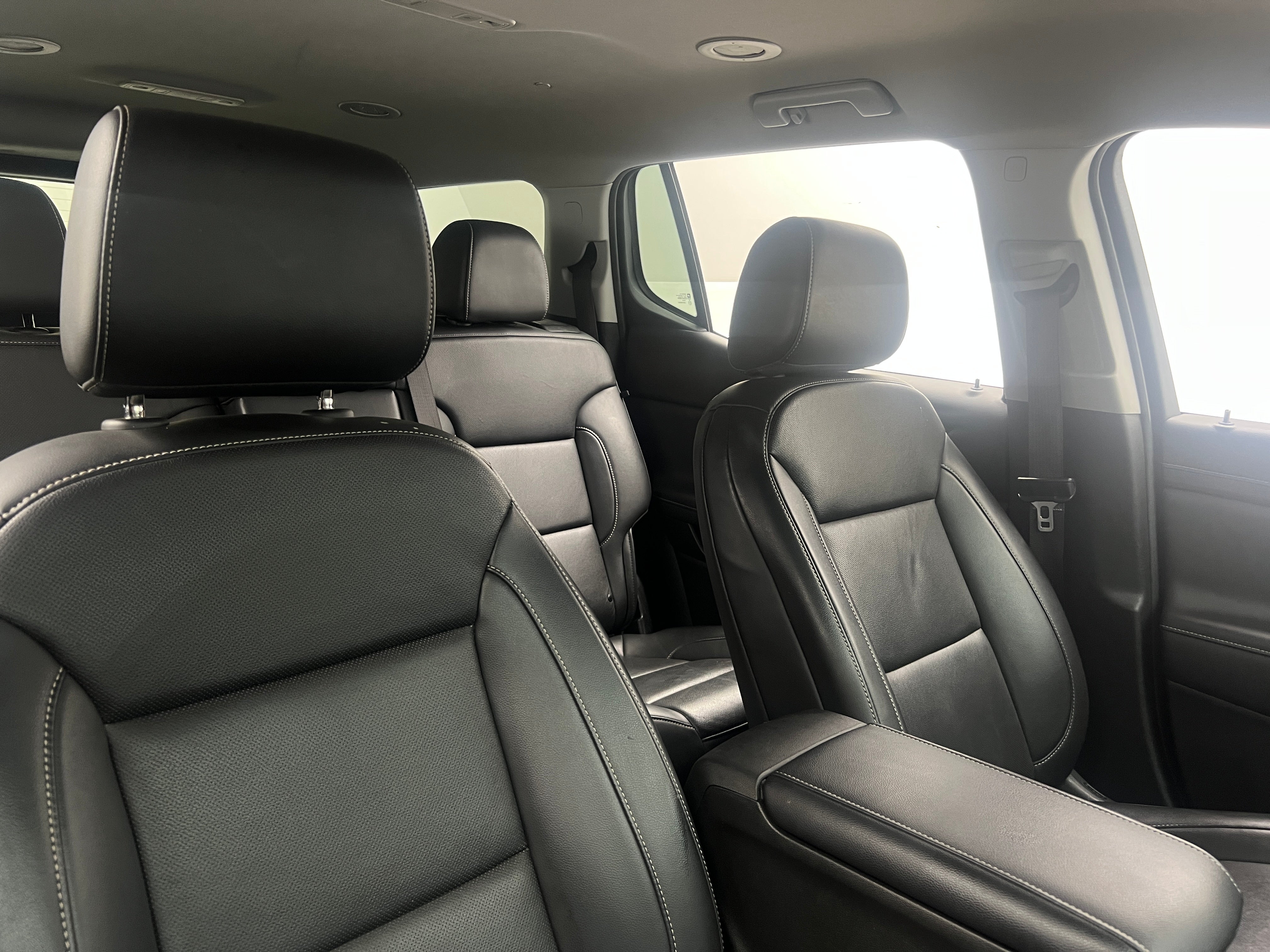 2023 GMC Acadia SLT 2