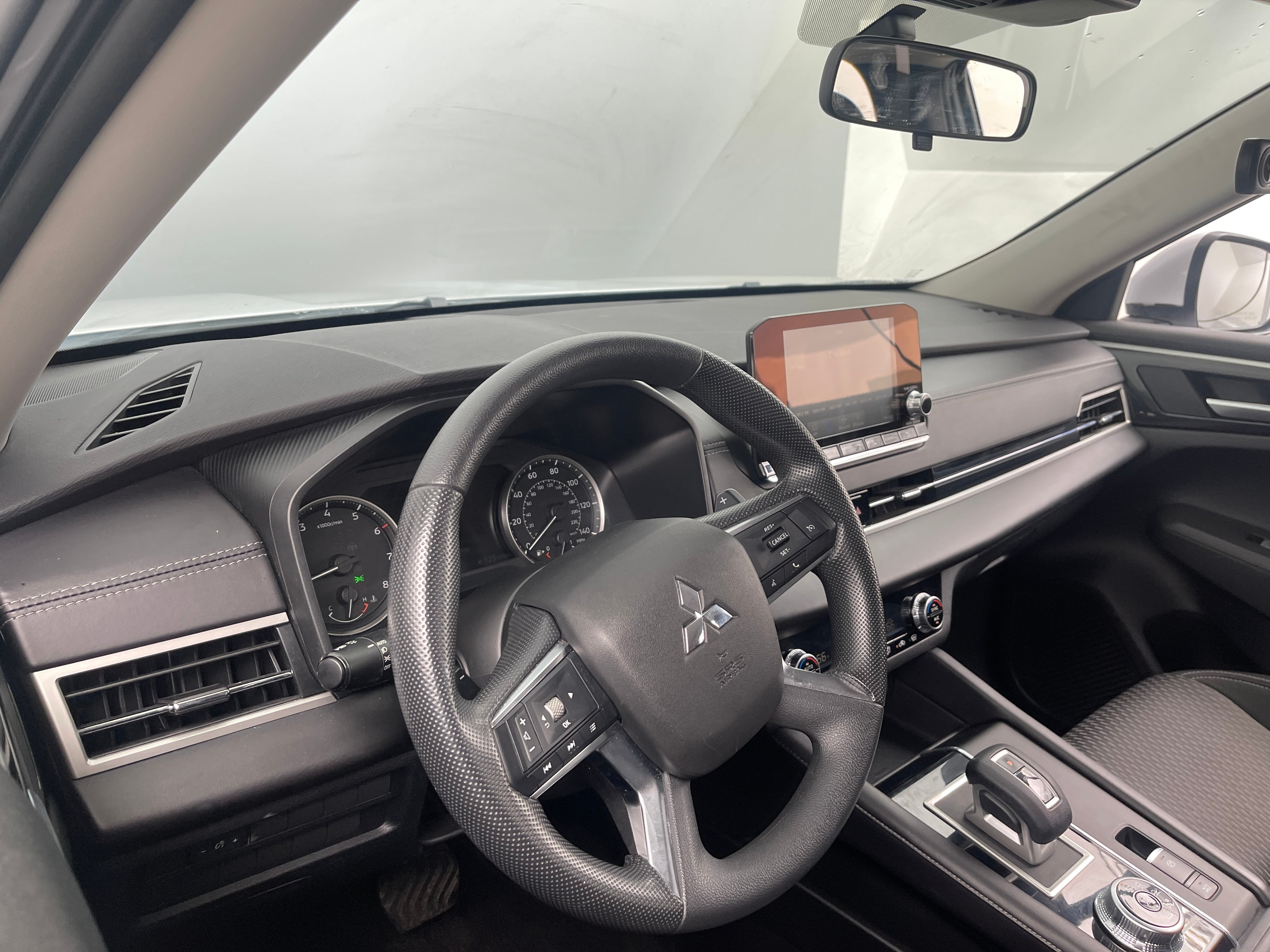 2024 Mitsubishi Outlander ES 3