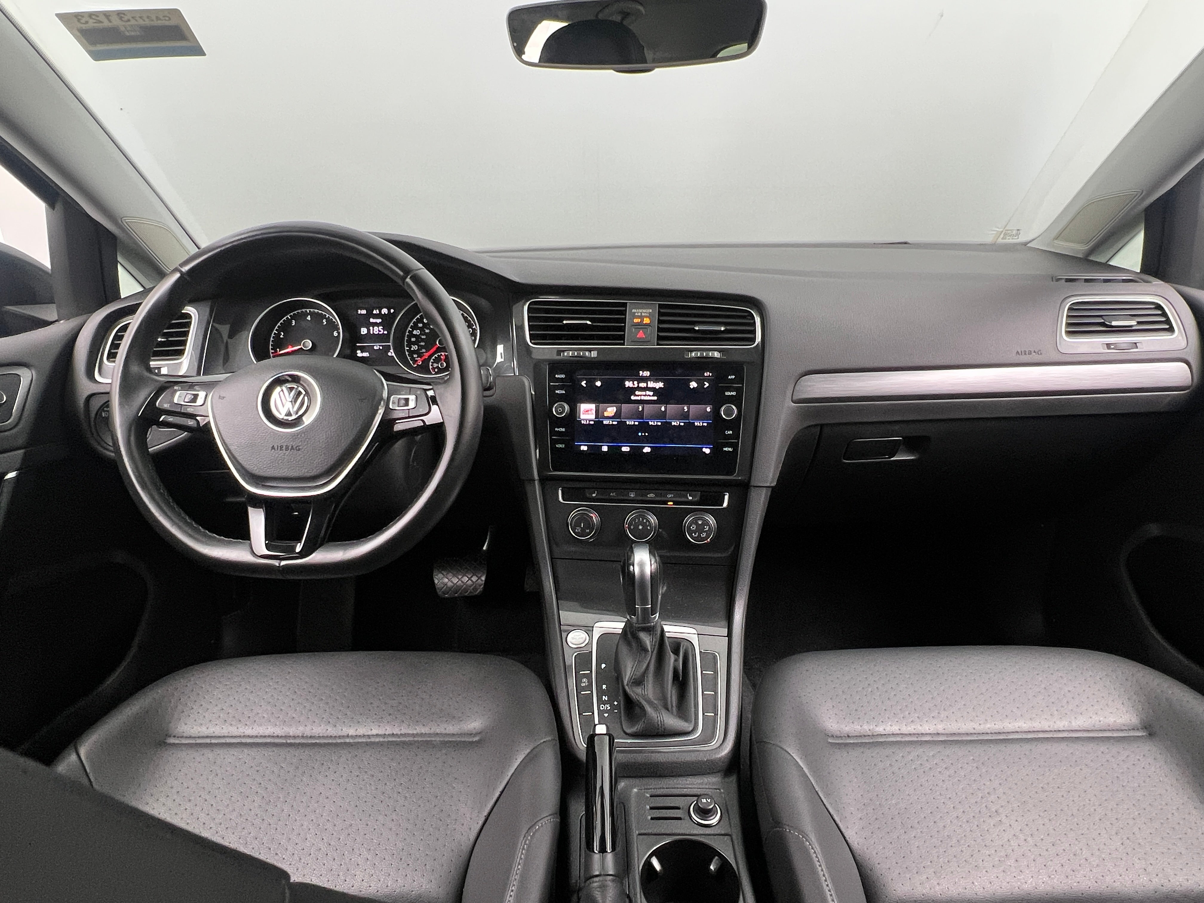 2019 Volkswagen Golf SE 2