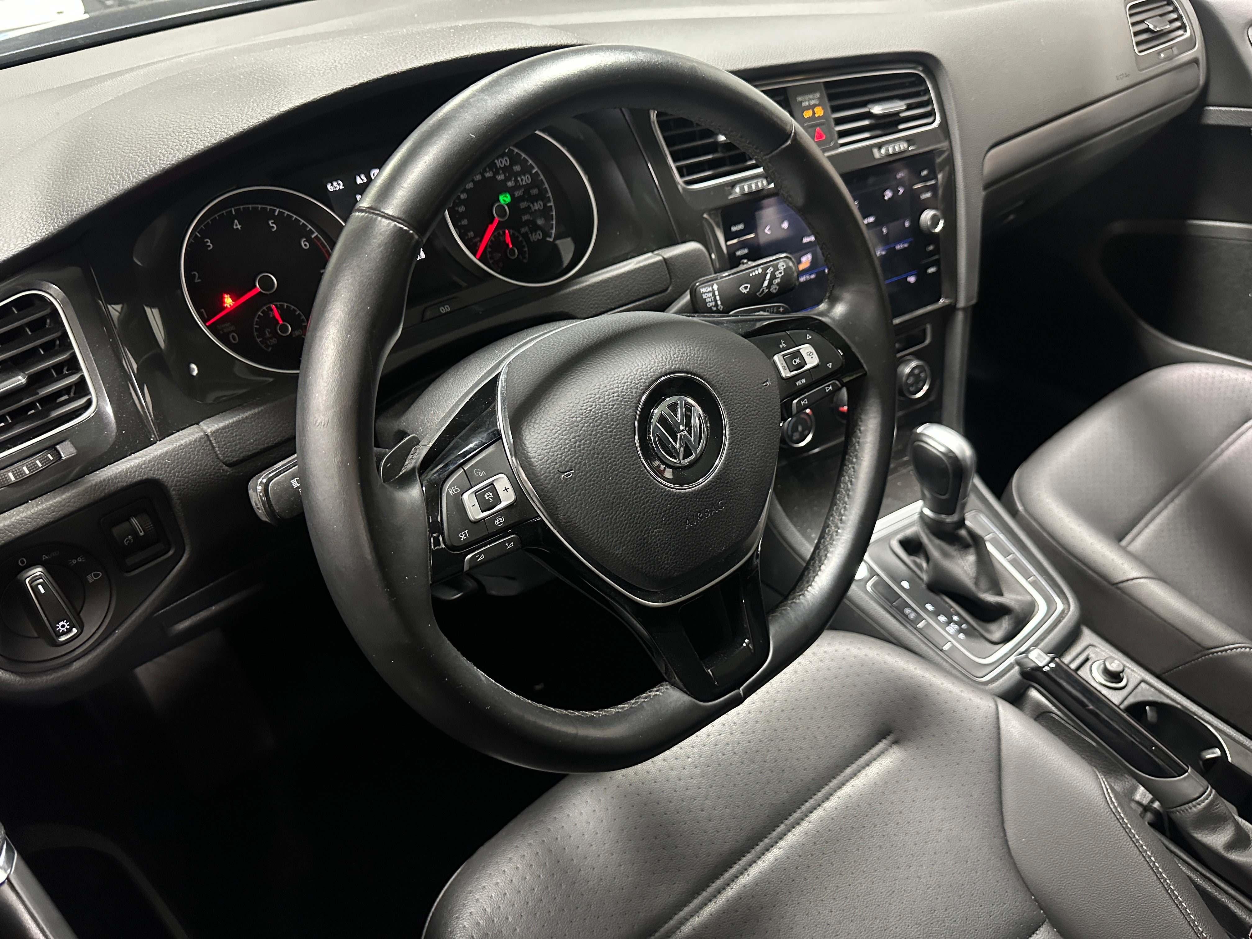 2019 Volkswagen Golf SE 4