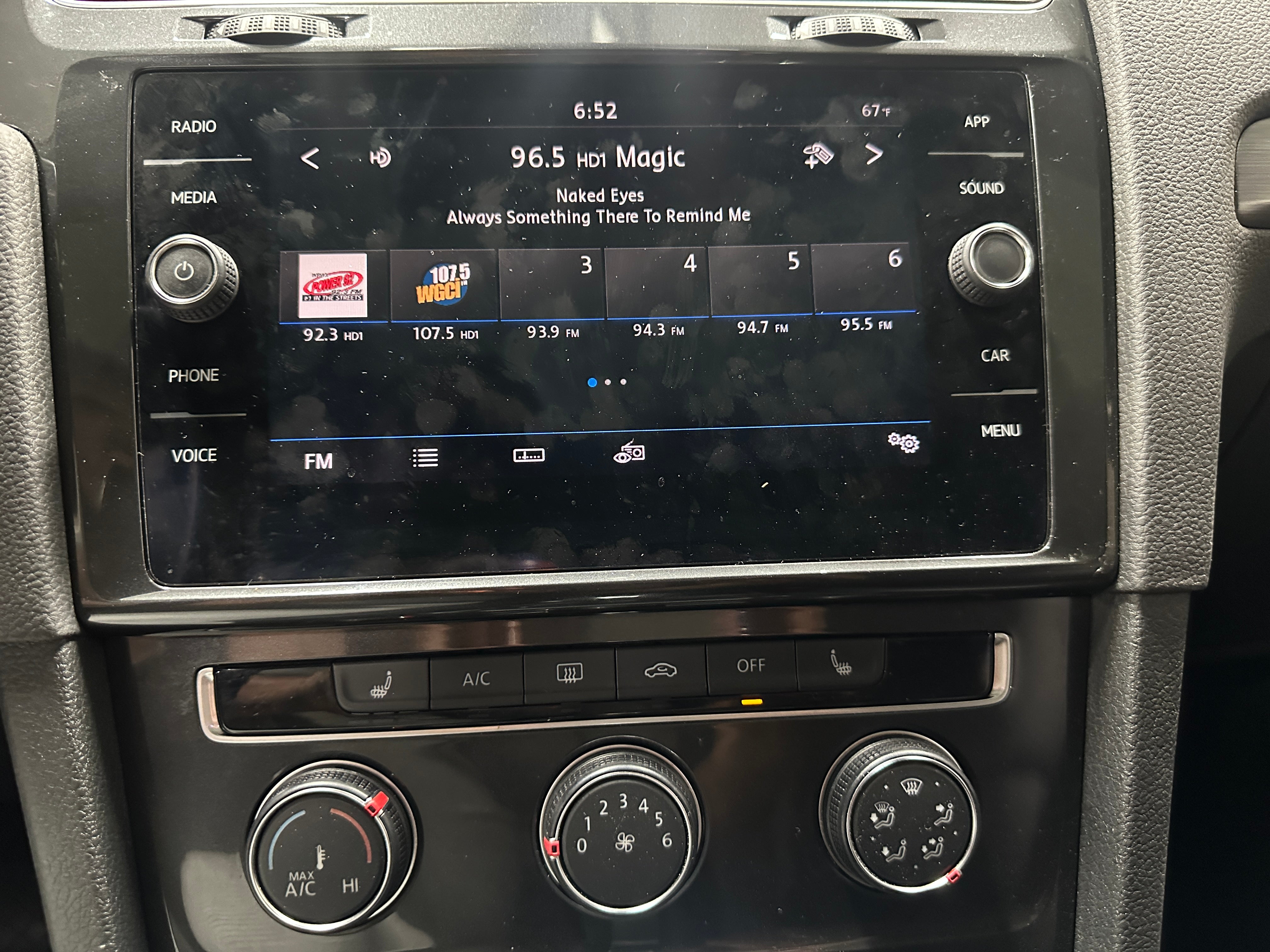 2019 Volkswagen Golf SE 3