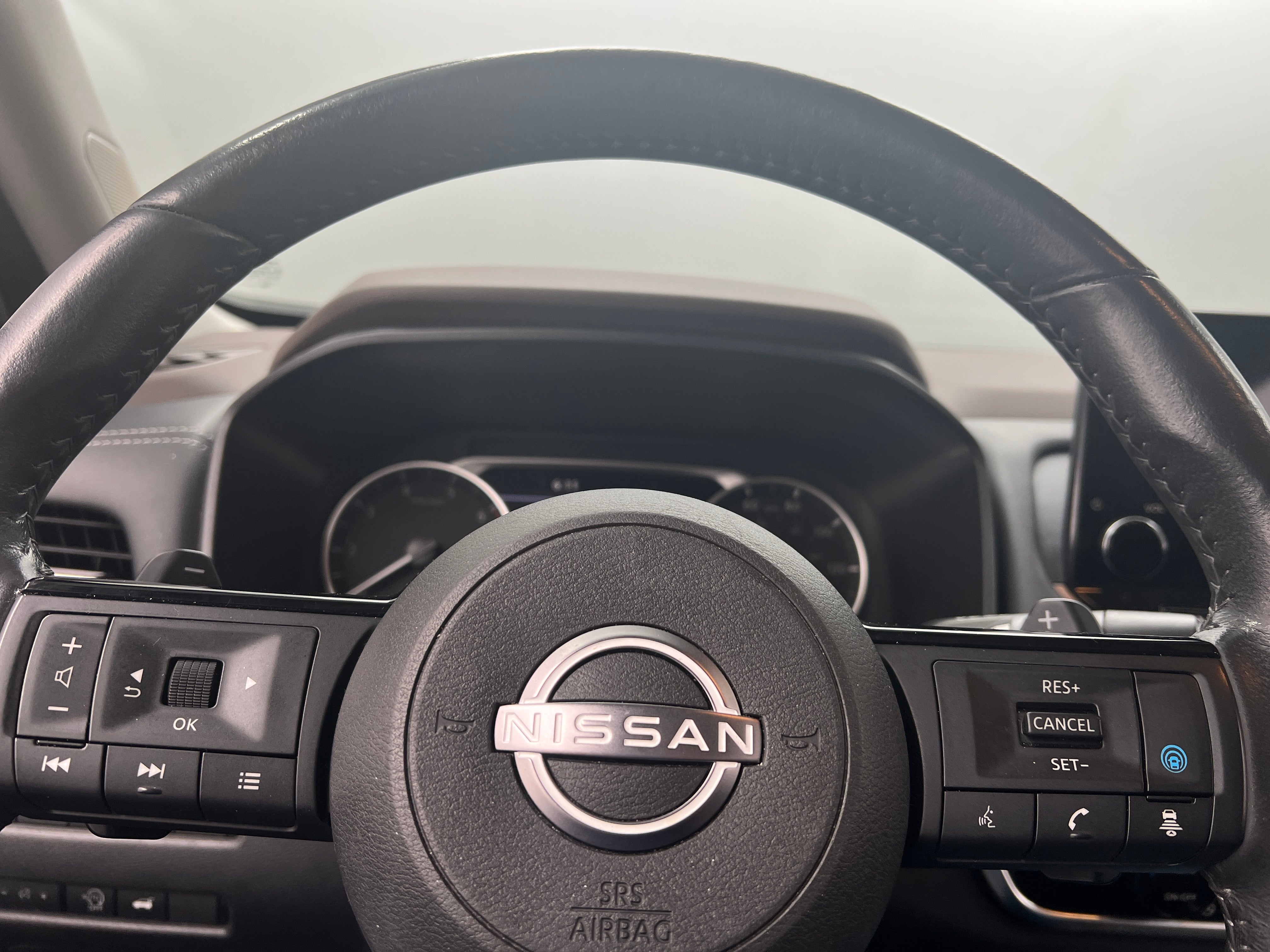 2023 Nissan Rogue SL 4