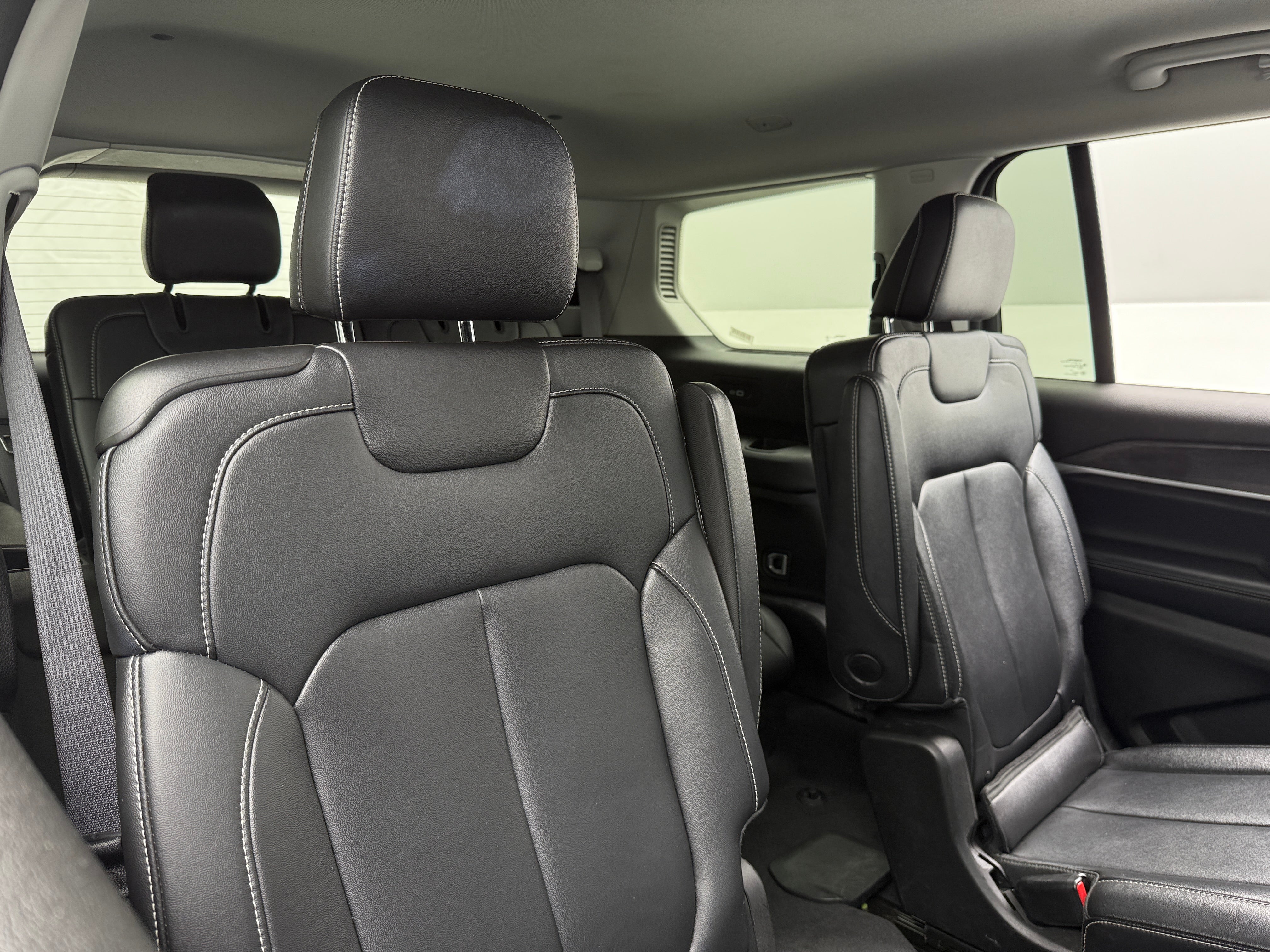 2023 Jeep Grand Cherokee L Limited Edition 5