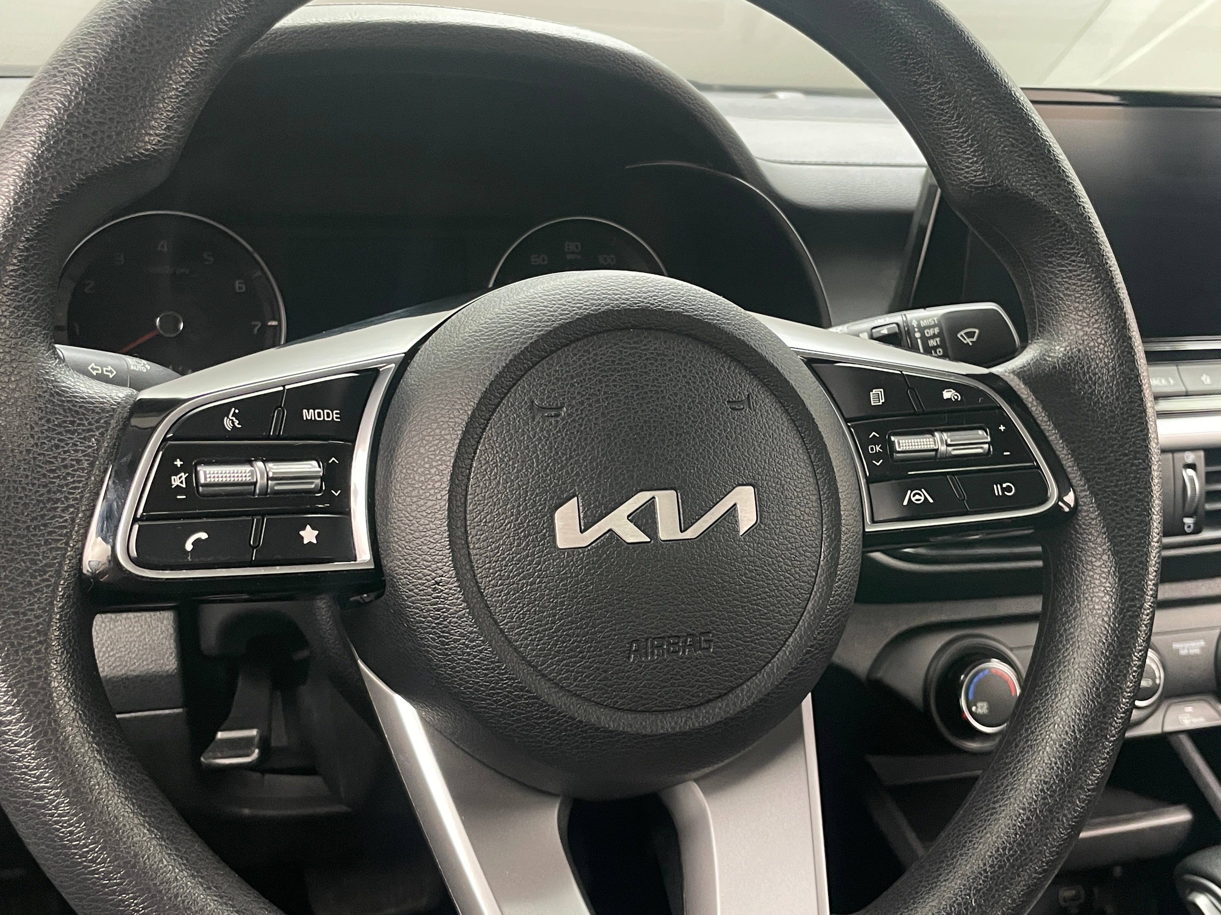 2024 Kia Forte LXS 5