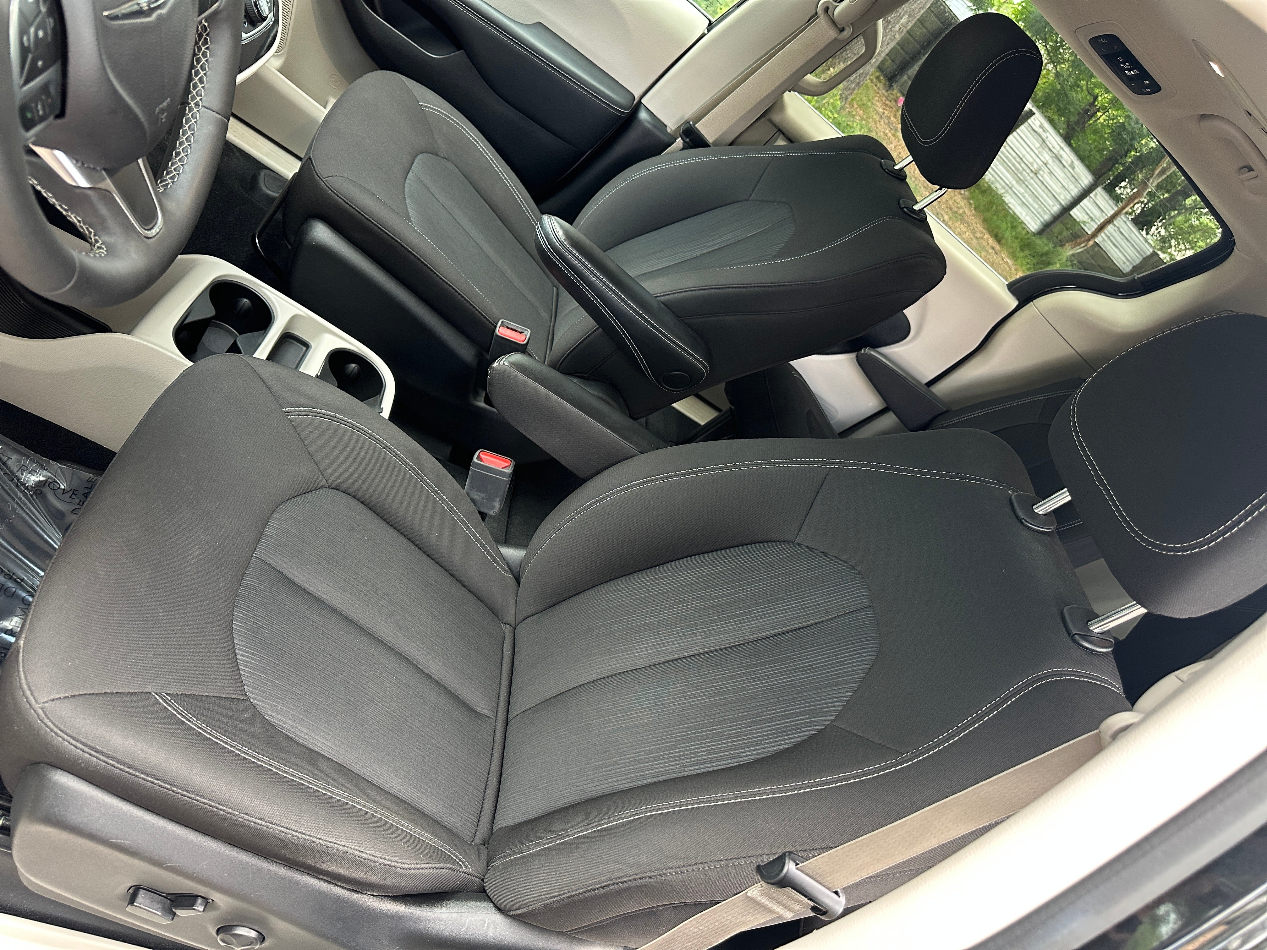 2024 Chrysler Voyager LX 2