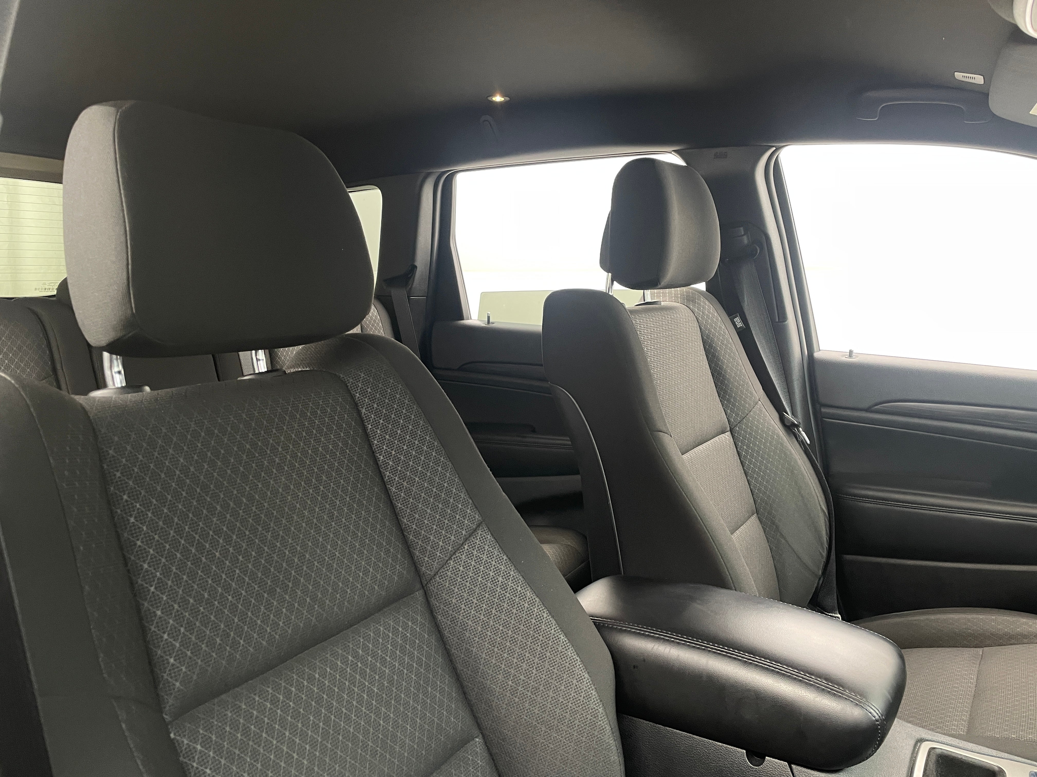 2020 Jeep Grand Cherokee Laredo 2
