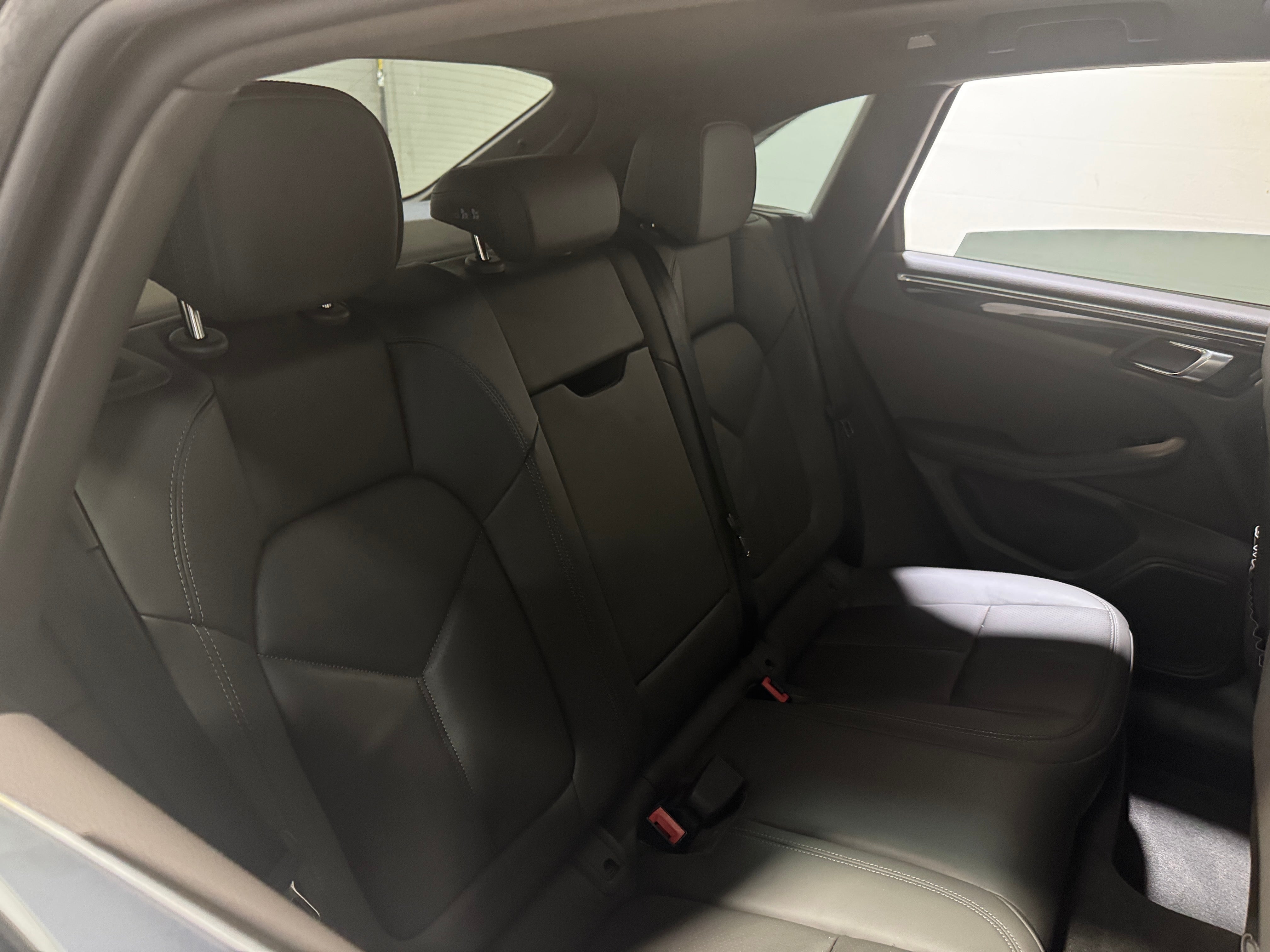 2023 Porsche Macan T 5